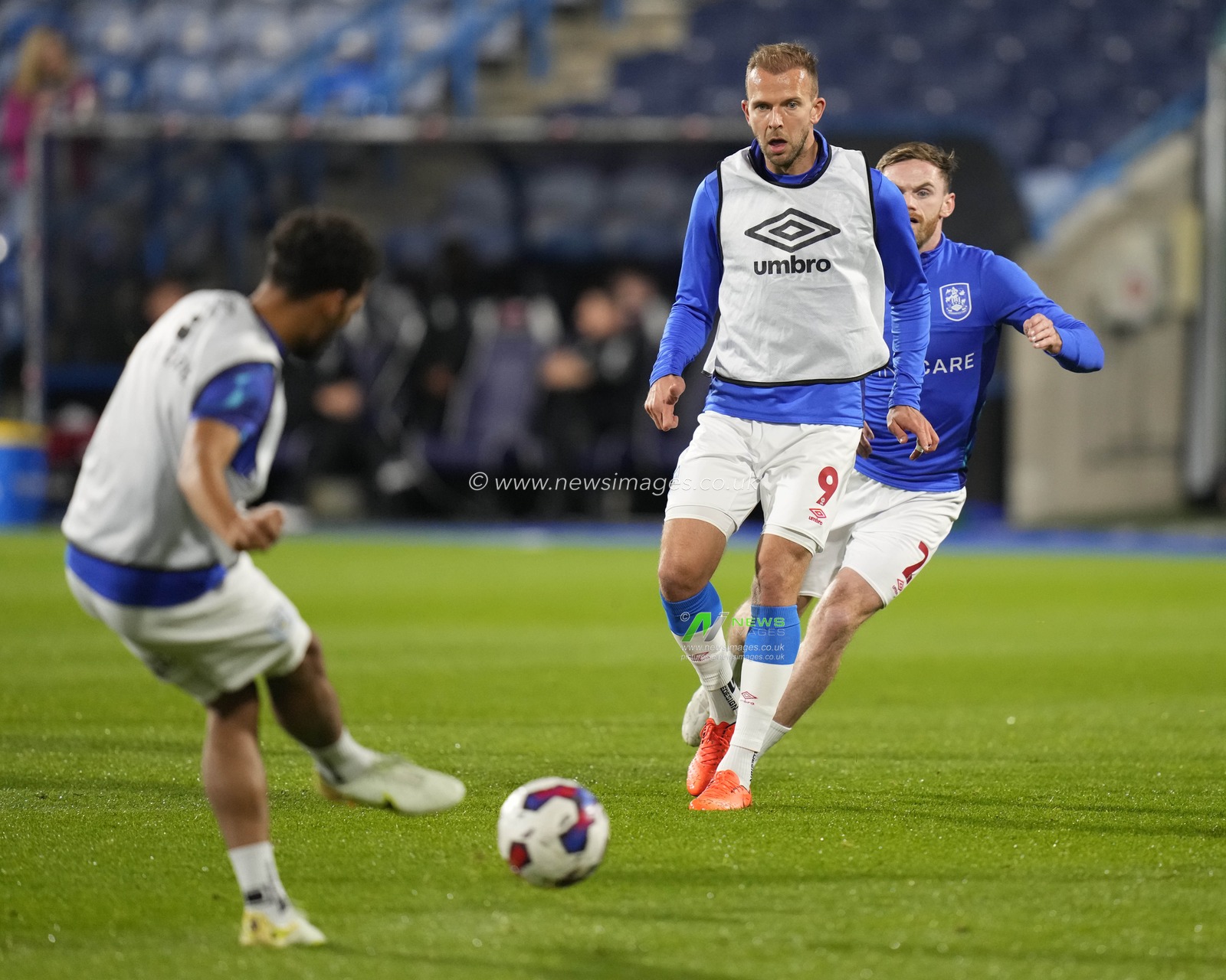 Jordan Rhodes #9 of Huddersfield Town warms up before the Sky Bet Championship match Huddersfield Town vs Preston North End at John Smith's Stadium, Huddersfield, United Kingdom, 18th October 2022

(Photo by Steve Flynn/News Images)
