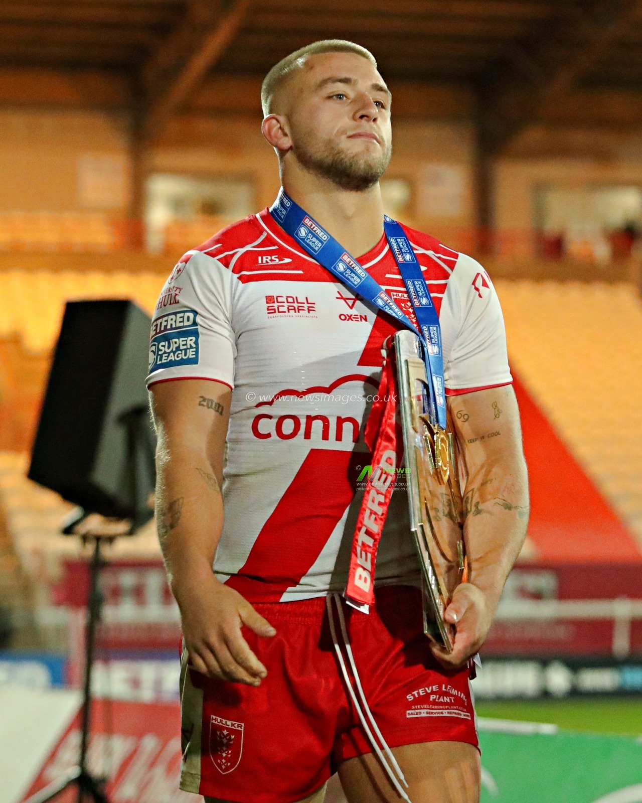 Mikey Lewis of Hull KR celebrates with the League Leaders Shield after the Betfred Super League round 27 match Hull KR vs Warrington Wolves at Sewell Group Craven Park, Kingston upon Hull, United Kingdom, 18th September 2025(Photo by Sam Eaden/News Images)