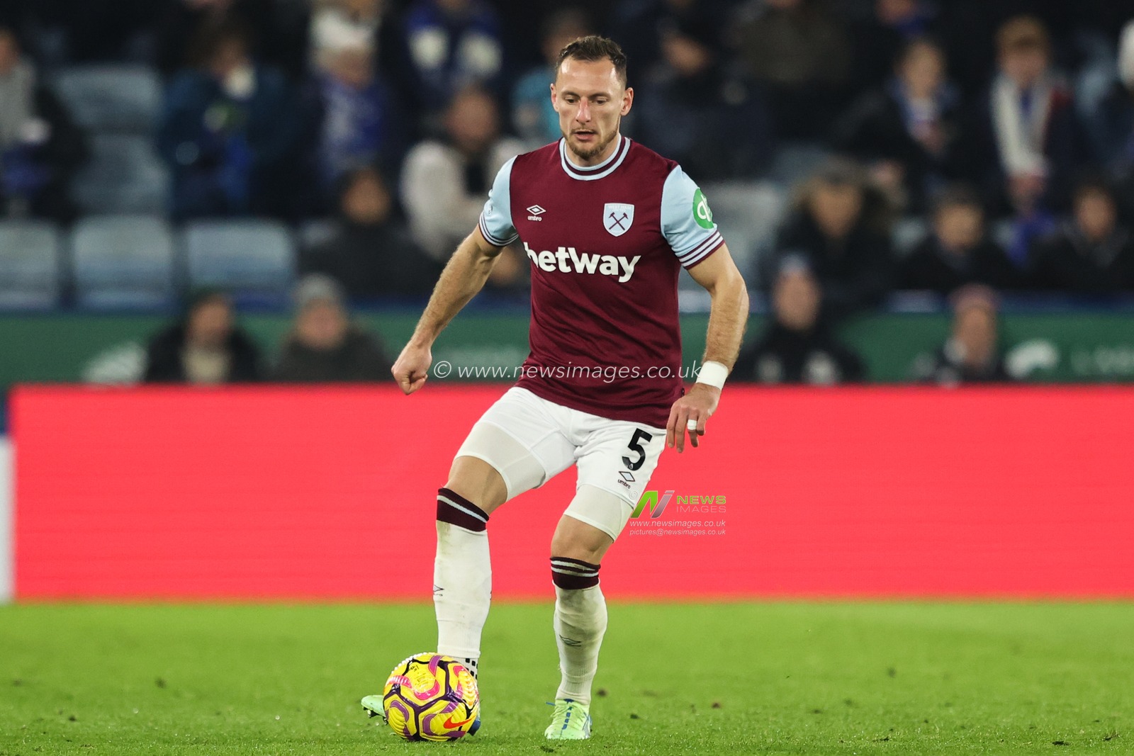 VladimÃ­r Coufal of West Ham United in action during the Premier League match Leicester City vs West Ham United at King Power Stadium, Leicester, United Kingdom, 3rd December 2024

(Photo by Alfie Cosgrove/News Images)