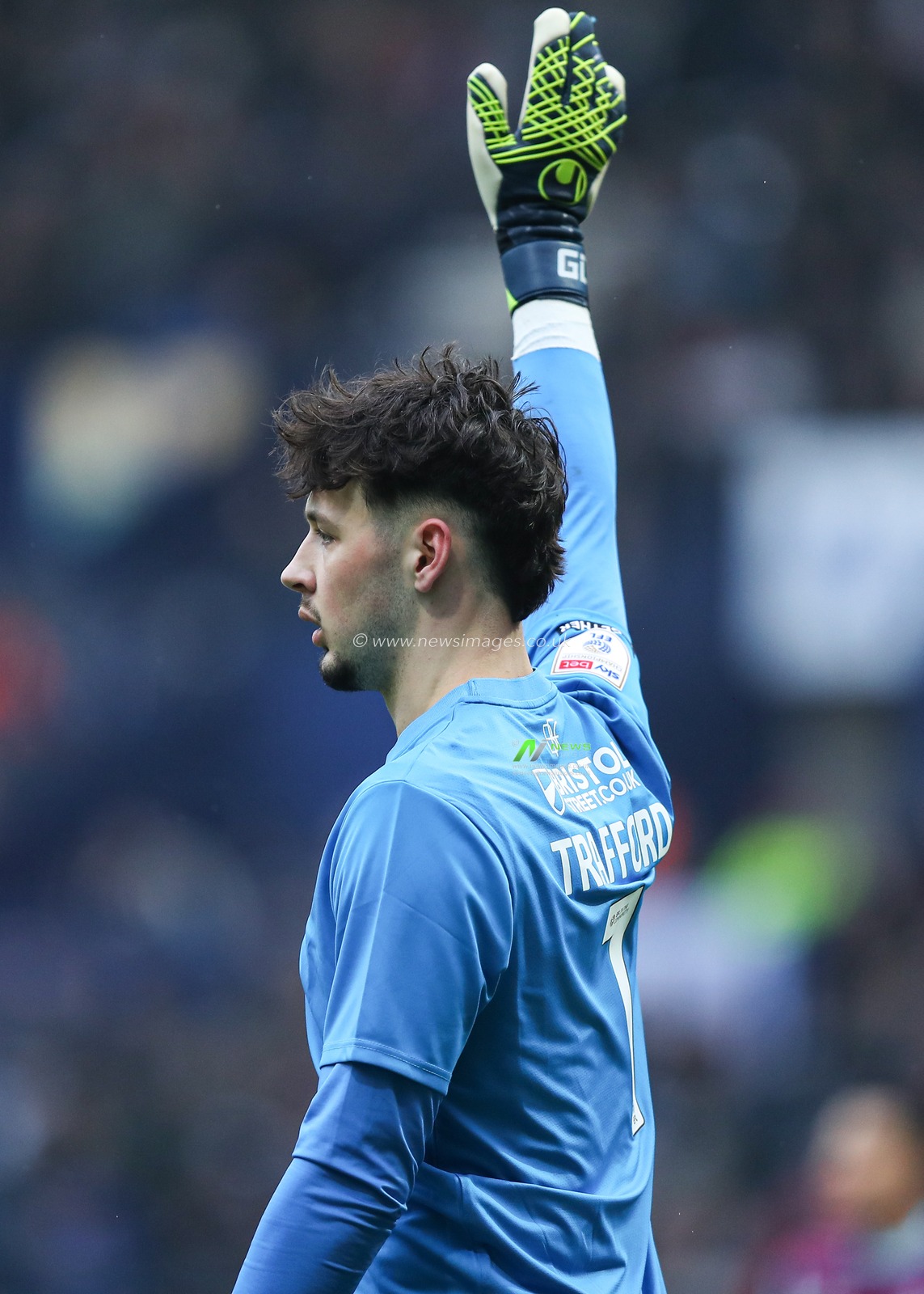 James Trafford of Burnley during the Sky Bet Championship match Preston North End vs Burnley at Deepdale, Preston, United Kingdom, 15th February 2025

(Photo by Jorge Horsted/News Images)