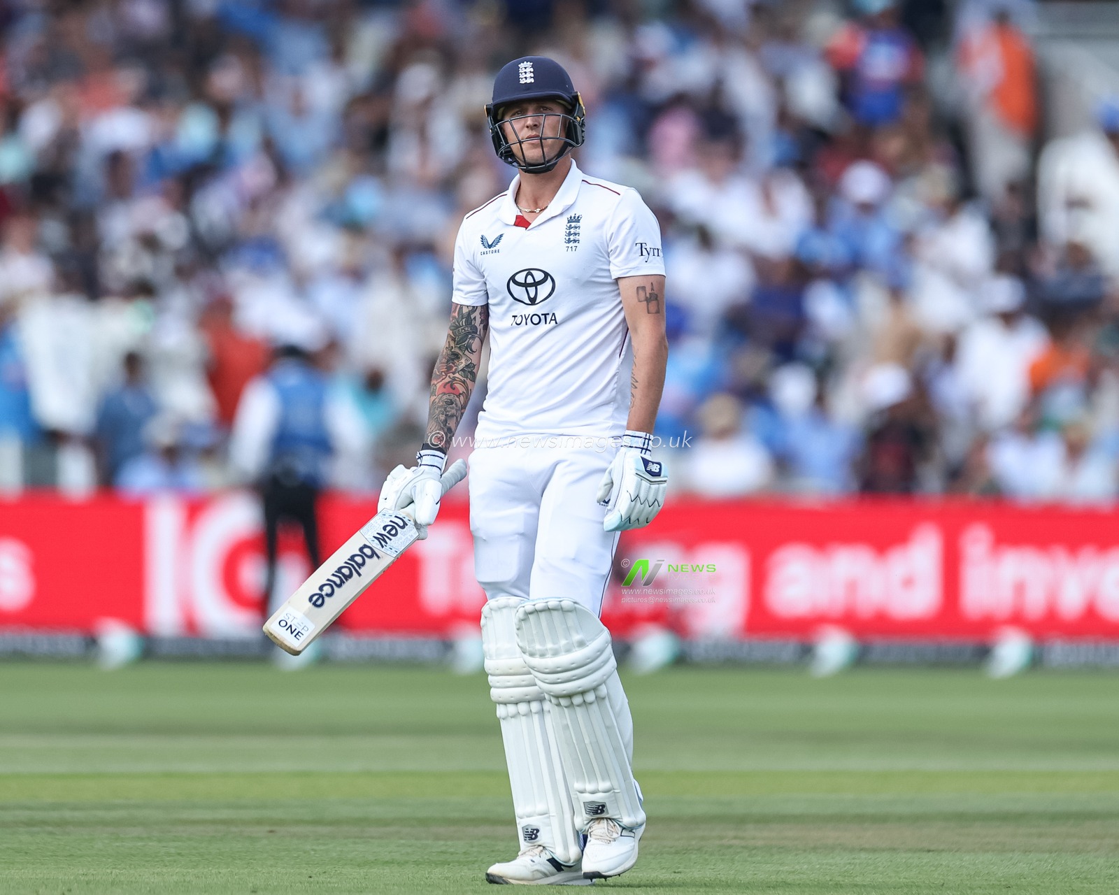 Brydon Carse of England leaves the field of play after been dismissed during the 3rd Rothesay Test Match Day 4 England v India at Lords, London, United Kingdom, 13th July 2025

(Photo by Mark Cosgrove/News Images)