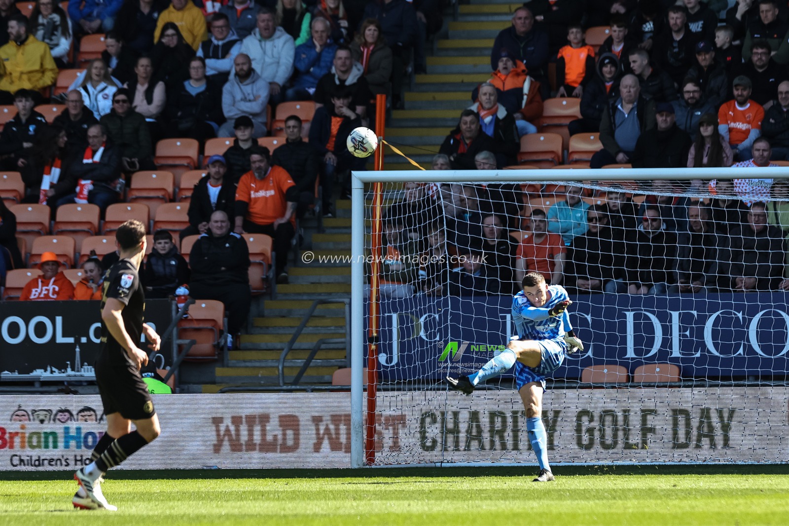 Liam Roberts of Barnsley clears the ball up field during the Sky Bet League 1 match Blackpool vs Barnsley at Bloomfield Road, Blackpool, United Kingdom, 20th April 2024

(Photo by Mark Cosgrove/News Images)