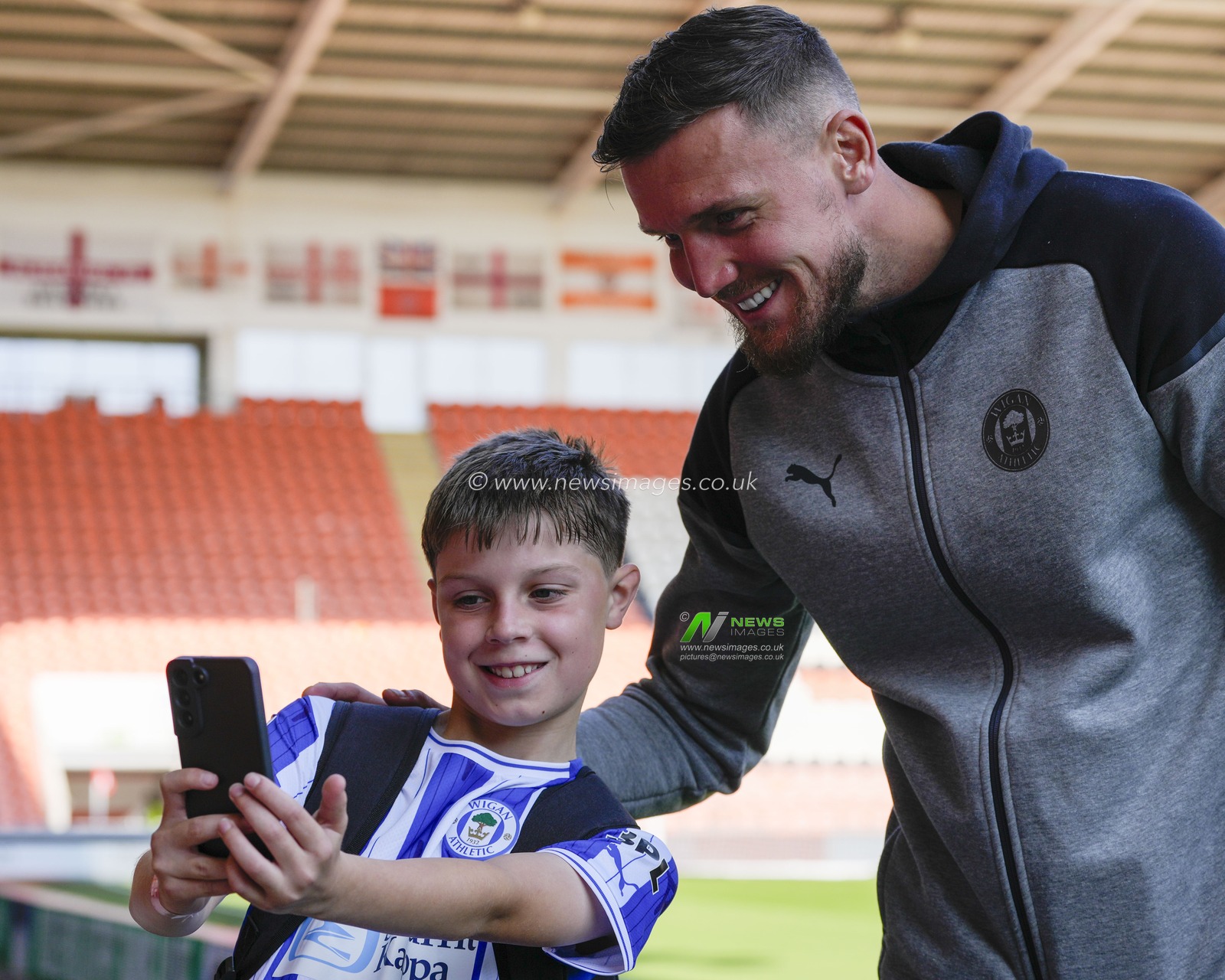 Charlie Wyke #9 of Wigan Athletic poses for a photo with a young fan before the Sky Bet League 1 match Blackpool vs Wigan Athletic at Bloomfield Road, Blackpool, United Kingdom, 2nd September 2023

(Photo by Steve Flynn/News Images)