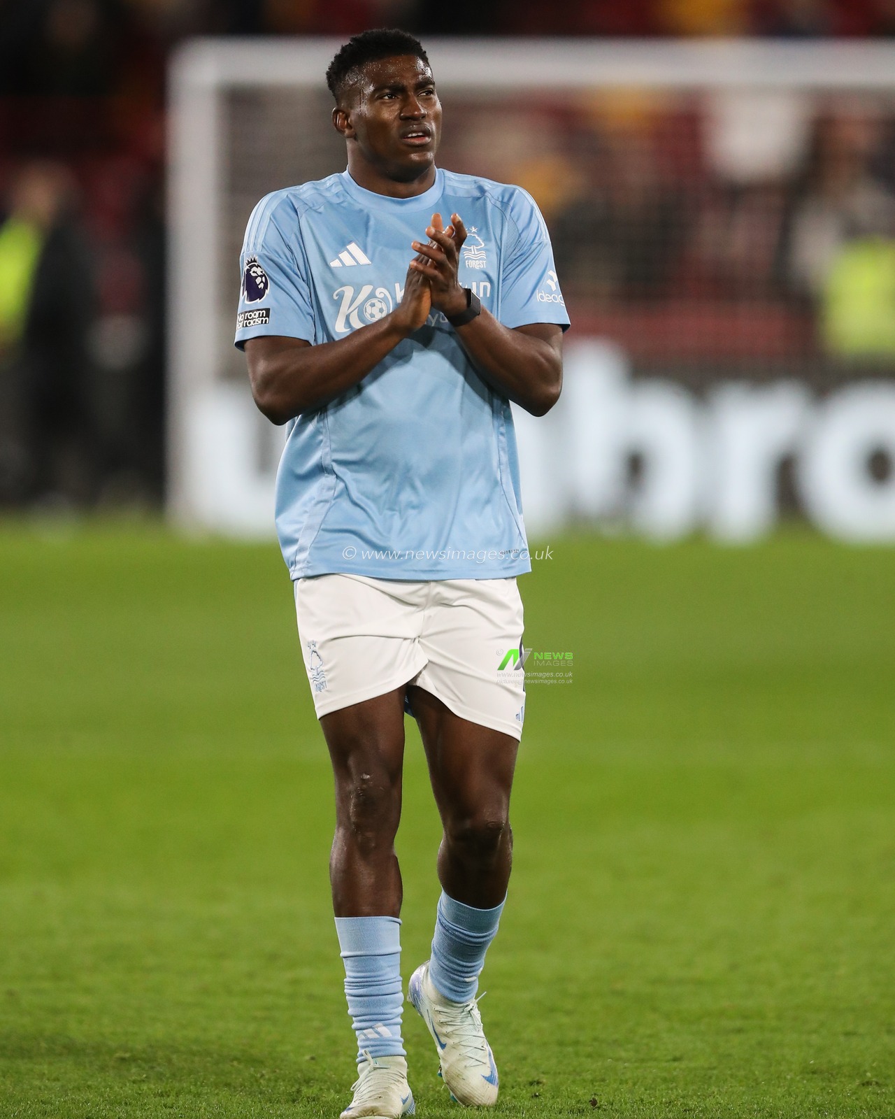 Taiwo Awoniyi of Nottingham Forest applauds the travelling fans after the Premier League match Brentford vs Nottingham Forest at The Gtech Community Stadium, London, United Kingdom, 21st December 2024

(Photo by Gareth Evans/News Images)