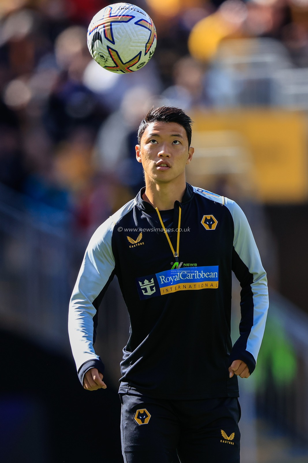 Hwang Hee-chan #11 of Wolverhampton Wanderers during the pre-game warmup during the Premier League match Wolverhampton Wanderers vs Manchester City at Molineux, Wolverhampton, United Kingdom, 17th September 2022

(Photo by Conor Molloy/News Images)