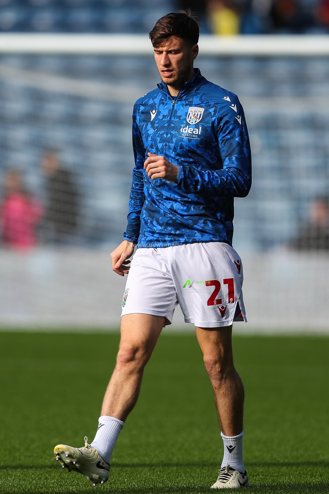 Paddy McNair of West Bromwich Albion during the pre-game warm up ahead of the Sky Bet Championship match West Bromwich Albion vs Cardiff City at The Hawthorns, West Bromwich, United Kingdom, 26th October 2024

(Photo by Gareth Evans/News Images)