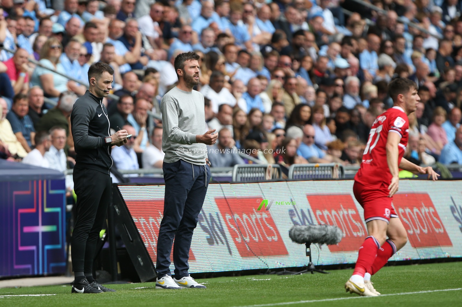Middlesbrough manager Michael Carrick issues instructions during the Sky Bet Championship match Coventry City vs Middlesbrough at Coventry Building Society Arena, Coventry, United Kingdom, 12th August 2023

(Photo by Arron Gent/News Images)