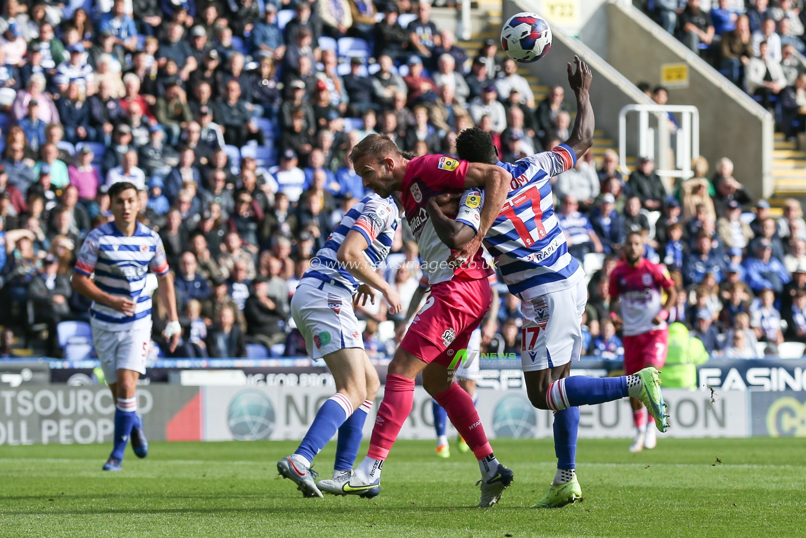 Jordan Rhodes #9 of Huddersfield Town and Andy Yiadom #17 of Reading tussle for the ball in the area during the Sky Bet Championship match Reading vs Huddersfield Town at Select Car Leasing Stadium, Reading, United Kingdom, 1st October 2022

(Photo by Arron Gent/News Images)