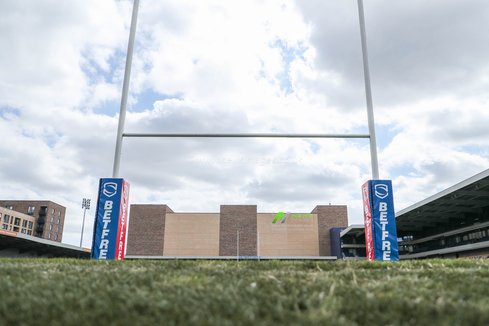 A general view of Cherry Red Records Stadium prior to the Betfred Super League Round 21 match London Broncos vs Warrington Wolves at Plough Lane, Wimbledon, United Kingdom, 11th August 2024

(Photo by Izzy Poles/News Images)