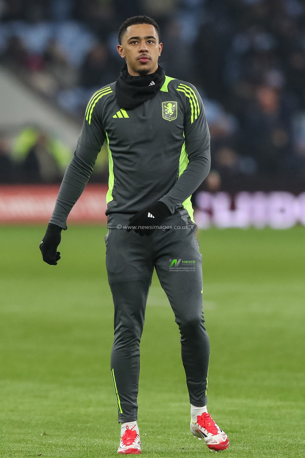 Jacob Ramsey of Aston Villa in the pregame warmup session during the Emirates FA Cup 3rd Round match Aston Villa vs West Ham United at Villa Park, Birmingham, United Kingdom, 10th January 2025

(Photo by Gareth Evans/News Images)
