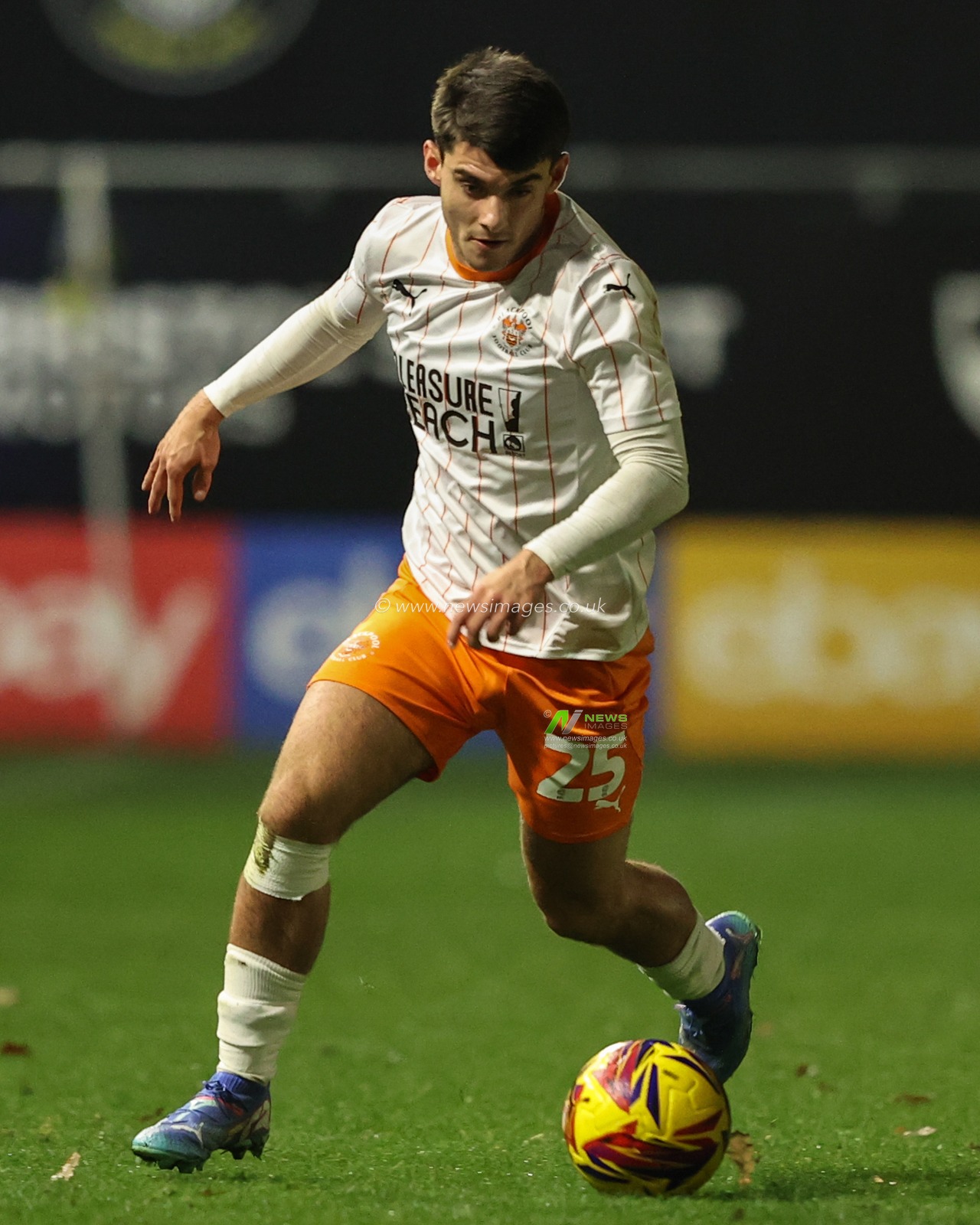 Rob Apter of Blackpool during the Bristol Street Motors Trophy match Harrogate Town vs Blackpool at Wetherby Road, Harrogate, United Kingdom, 12th November 2024

(Photo by Alfie Cosgrove/News Images)