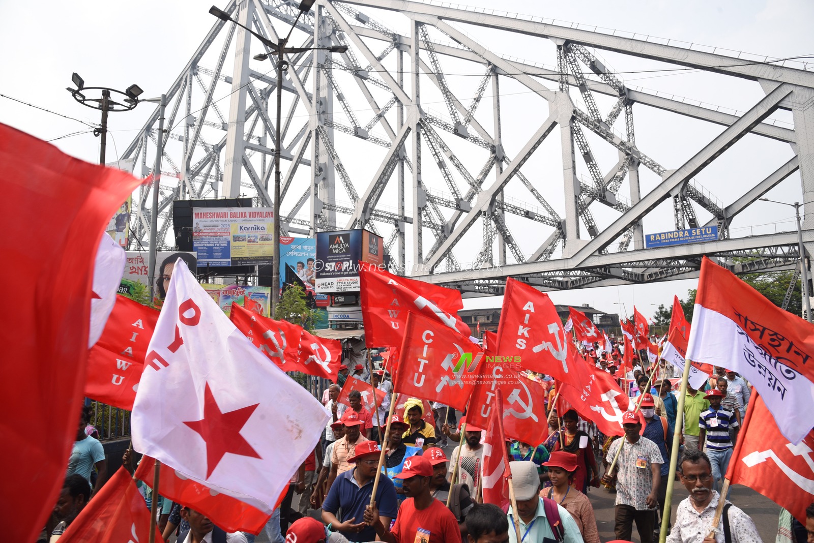 Leftist activists with party flags arrive to attend a mass meeting in Kolkata on April 20, 2025. With the battle for the 2026 assembly elections around the corner, CPI(M) state secretary Mohammad Salim, clad in a black kurta, thundered from the podium for a change in the state governance after three consecutive terms of Mamata Banerjee-led Trinamool Congress. Notwithstanding the 'zero' in assembly, the Leftists looked more enthusiastic than ever while sounding the poll bugle. "The Supreme Court has rubbed the Chief Minister's nose. RSS is building a base in the state thanks to Mamata Banerjee. Our leaders do not come from Tollygunge," Mohammad Salim attacked Banerjee in his customary challenging tone.Photo by Debajyoti Chakraborty.(Photo: Debajyoti Chakraborty/News Images)