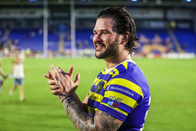James Bentley of Warrington Wolves applauds the fans after the game during the Betfred Super League round 16 match Warrington Wolves vs Catalans Dragons at The Halliwell Jones Stadium, Warrington, United Kingdom on 25 June 2026

(Photo by Alfie Cosgrove/News Images)