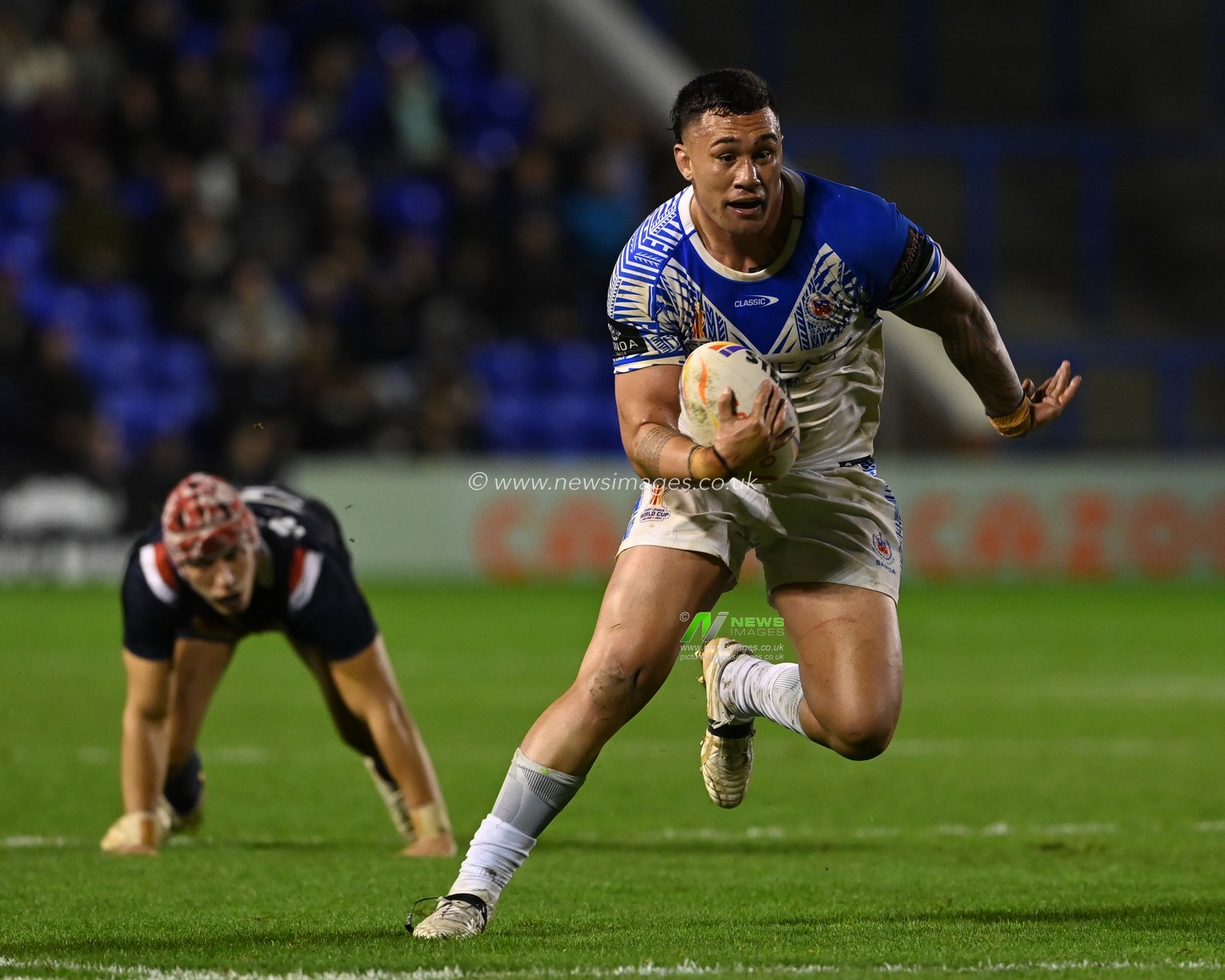 Jaydn Su'A of Samoa makes a break during the Rugby League World Cup 2021 Group A match Samoa vs France at Halliwell Jones Stadium, Warrington, United Kingdom, 30th October 2022

(Photo by Craig Thomas/News Images)