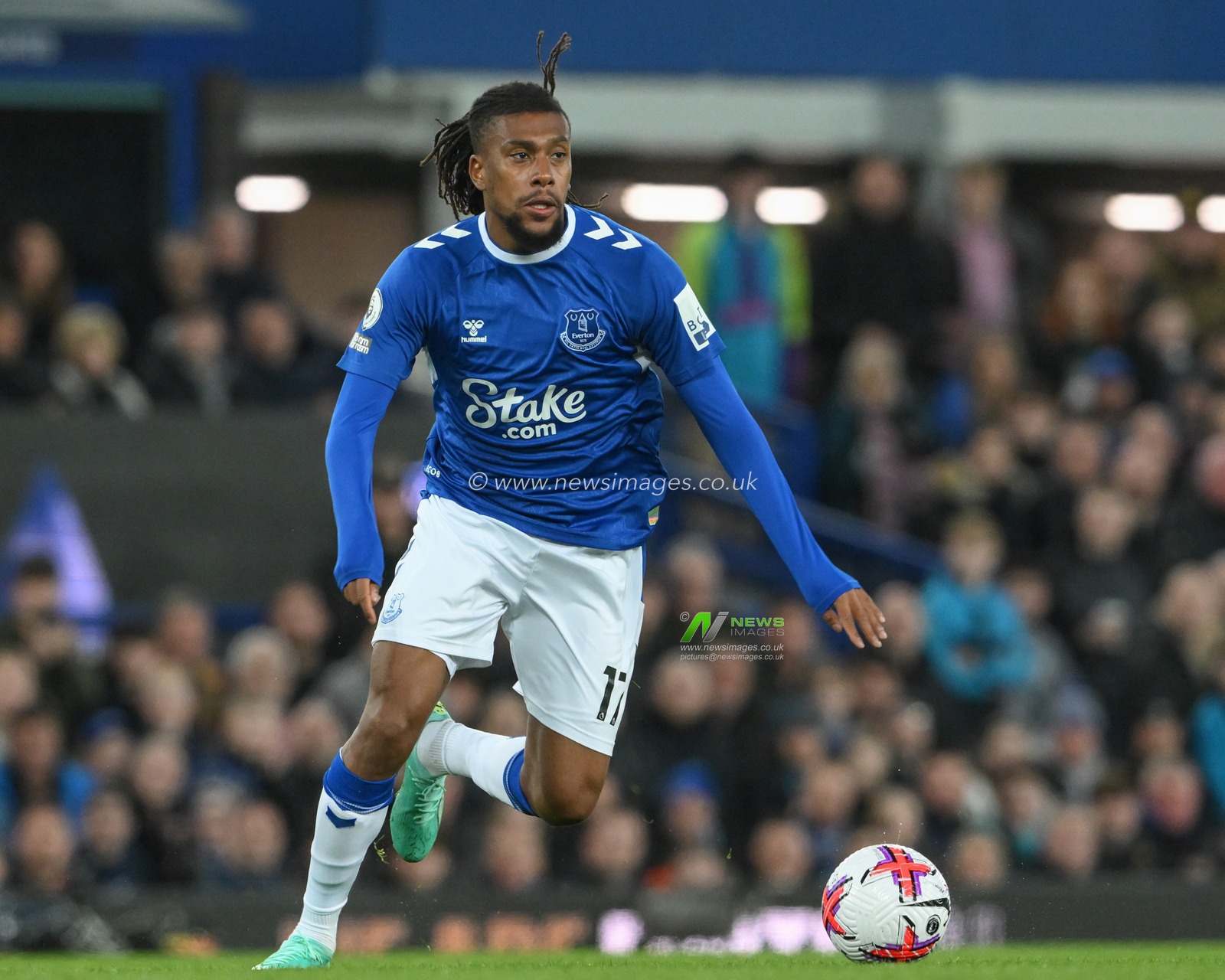 Alex Iwobi #17 of Everton runs with the ball during the Premier League match Everton vs Tottenham Hotspur at Goodison Park, Liverpool, United Kingdom, 3rd April 2023

(Photo by Craig Thomas/News Images)