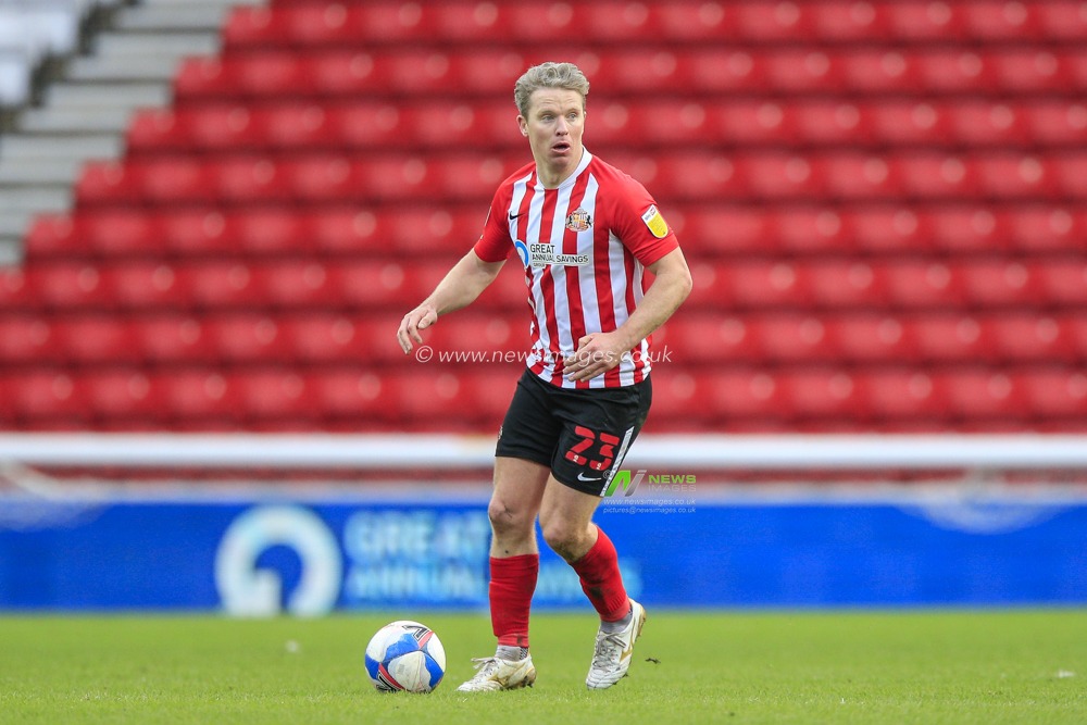 Grant Leadbitter #23 of Sunderland with the ball