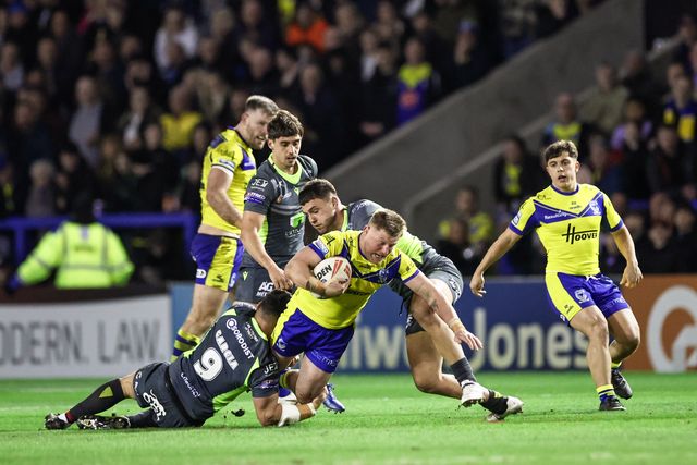 Luke Yates of Warrington Wolves is tackled by Benjamin Garcia of Catalan Dragons during the Betfred Super League Round 2 match Warrington Wolves vs Catalans Dragons at Luke Littler Stadium, Warrington, United Kingdom, 21st February 2025

(Photo by Mark Cosgrove/News Images)