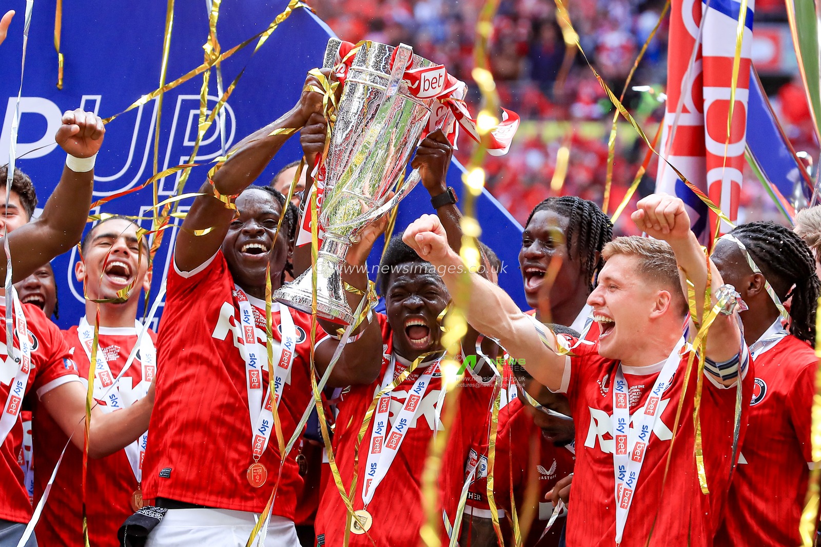 Charlton Athletic lift the League One Play-Off trophy after the Sky Bet League 1 Playoff Final match Charlton Athletic vs Leyton Orient at Wembley Stadium, London, United Kingdom, 25th May 2025

(Photo by Jorge Horsted/News Images)