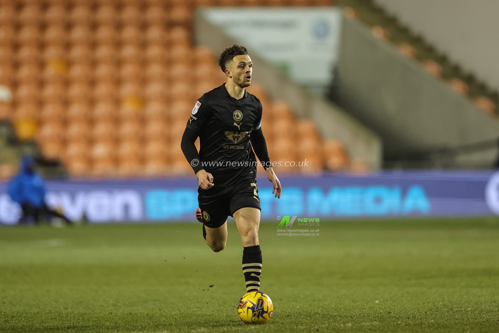 Jordan Williams #2 of Barnsley breaks with the ball during the Bristol Street Motors Trophy match Blackpool vs Barnsley at Bloomfield Road, Blackpool, United Kingdom, 5th December 2023

(Photo by Mark Cosgrove/News Images)