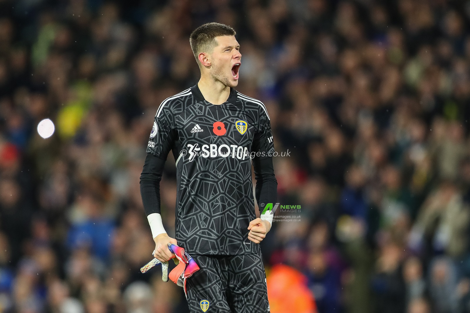 Illan Meslier #1 of Leeds United celebrates his teams win after the Premier League match Leeds United vs Bournemouth at Elland Road, Leeds, United Kingdom, 5th November 2022

(Photo by Gareth Evans/News Images)