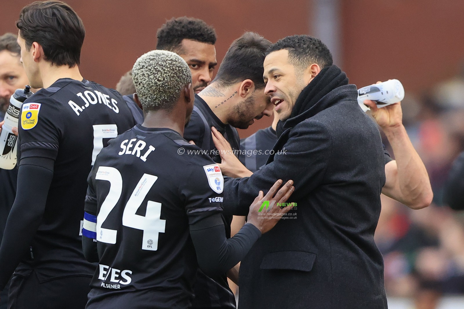 Liam Rosenior the Hull City manager talks to Jean Michael Seri #24 of Hull City in a break in play during the Sky Bet Championship match Stoke City vs Hull City at Bet365 Stadium, Stoke-on-Trent, United Kingdom, 11th February 2023

(Photo by Conor Molloy/News Images)