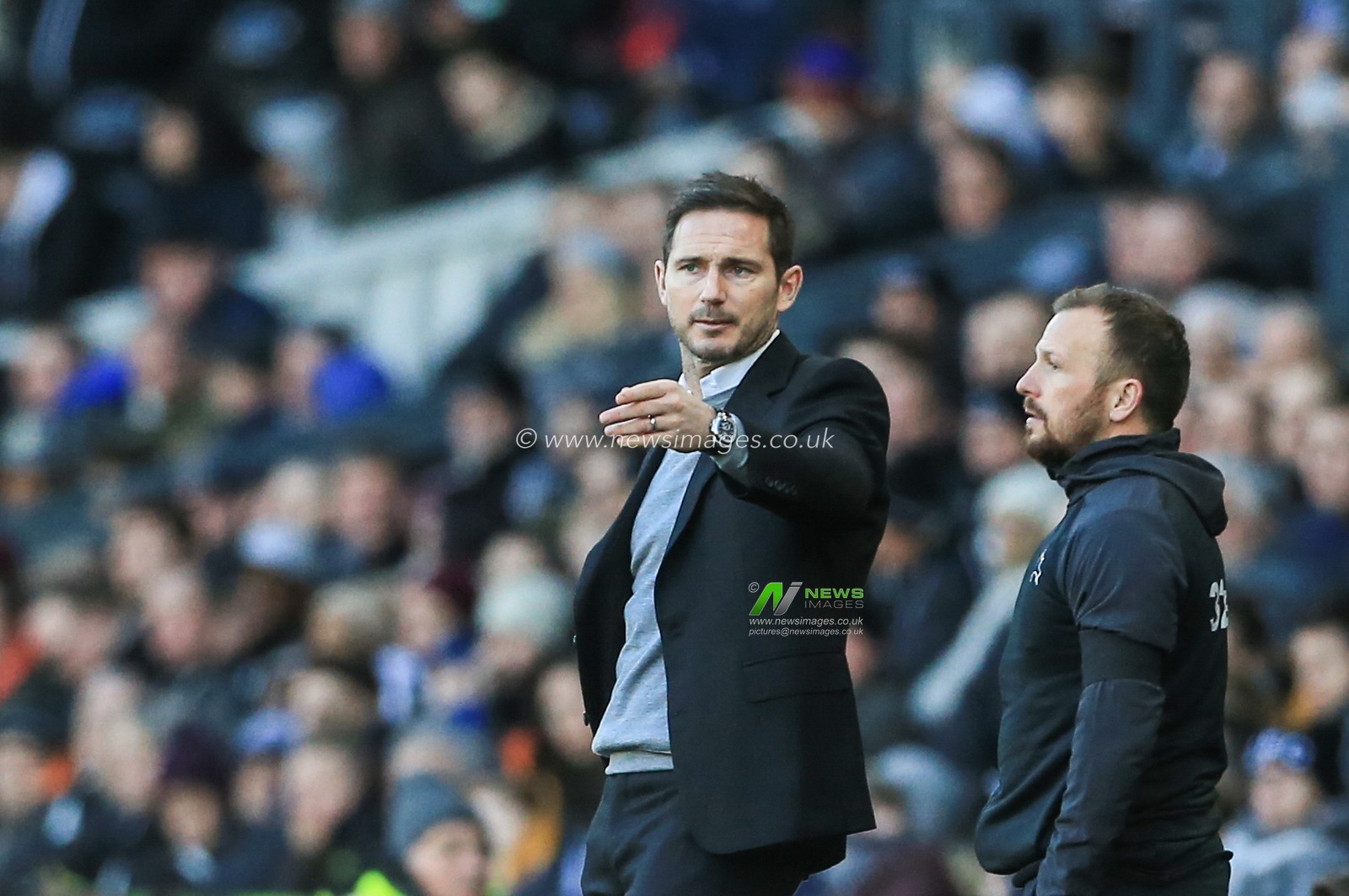 9th February 2019, Pride Park, Derby, England; Sky Bet Championship, Derby County vs Hull City ; Frank Lampard manager of Derby County gives his team instructions 


Credit: Mark Cosgrove/News Images 

English Football League images are subject to DataCo Licence