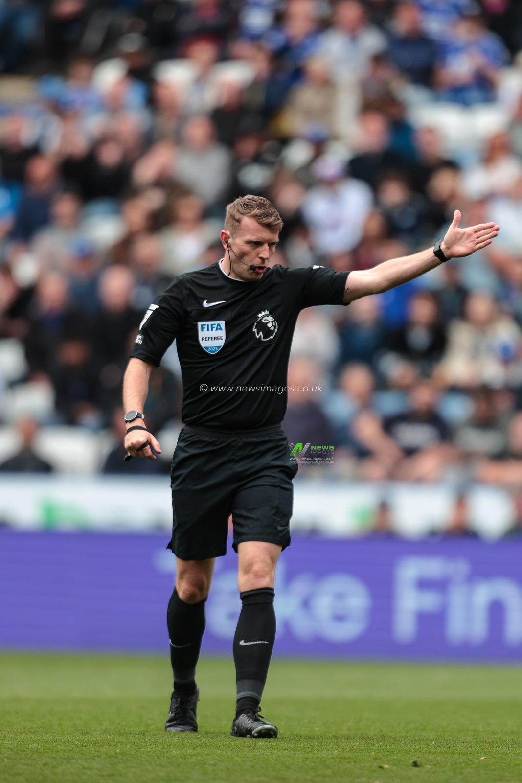 referee Sam Barrott during the Premier League match Leicester City vs Southampton at King Power Stadium, Leicester, United Kingdom, 3rd May 2025

(Photo by Richard Bierton/News Images)