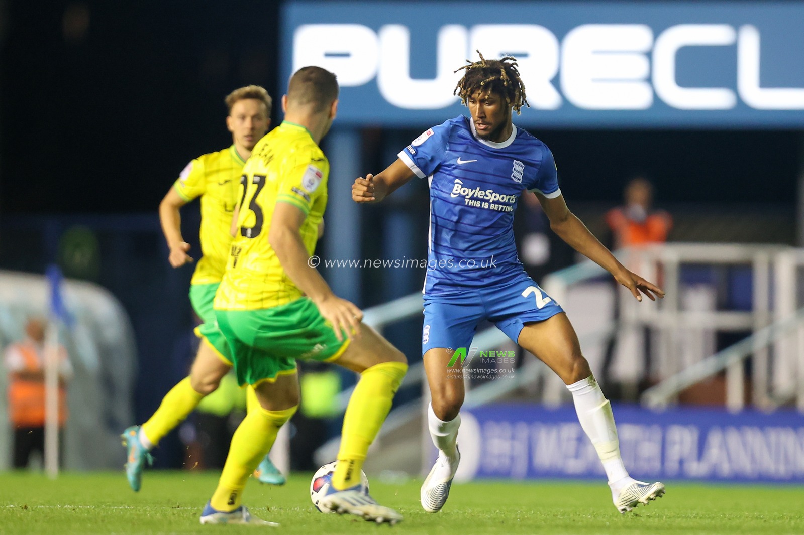 Dion Sanderson #28 of Birmingham City dribbles the ball