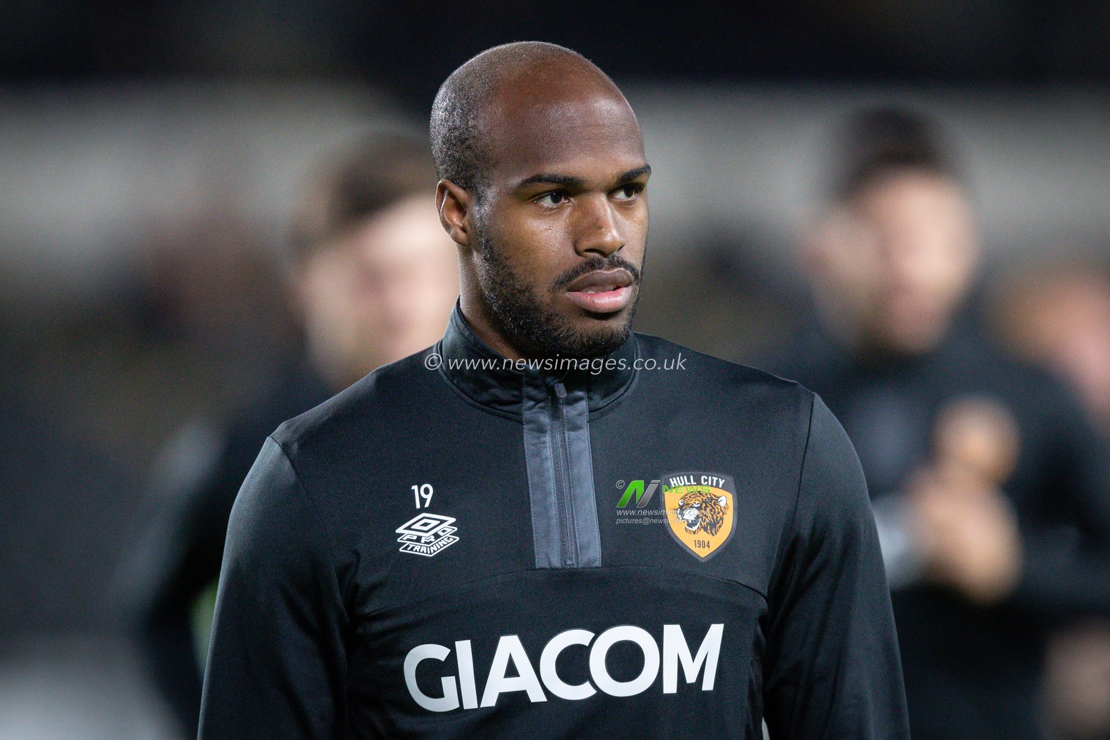 Ã“scar EstupiÃ±Ã¡n #19 of Hull City during the pre match warm up ahead of the Sky Bet Championship match Hull City vs Wigan Athletic at MKM Stadium, Hull, United Kingdom, 5th October 2022

(Photo by James Heaton/News Images)