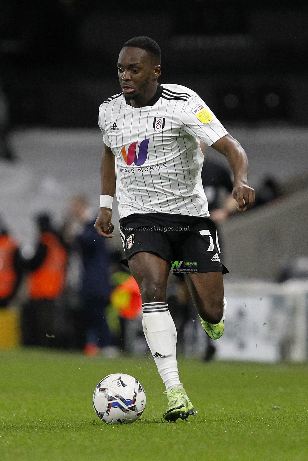 Neeskens Kebano #7 of Fulham in action.