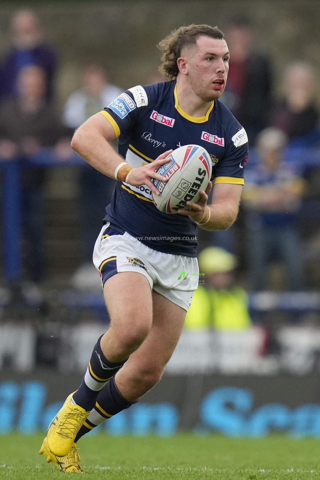 Cameron Smith #13 of Leeds Rhinos during the Betfred Super League Round 21 match Leeds Rhinos vs Leigh Leopards at Headingley Stadium, Leeds, United Kingdom, 6th August 2023

(Photo by Steve Flynn/News Images)