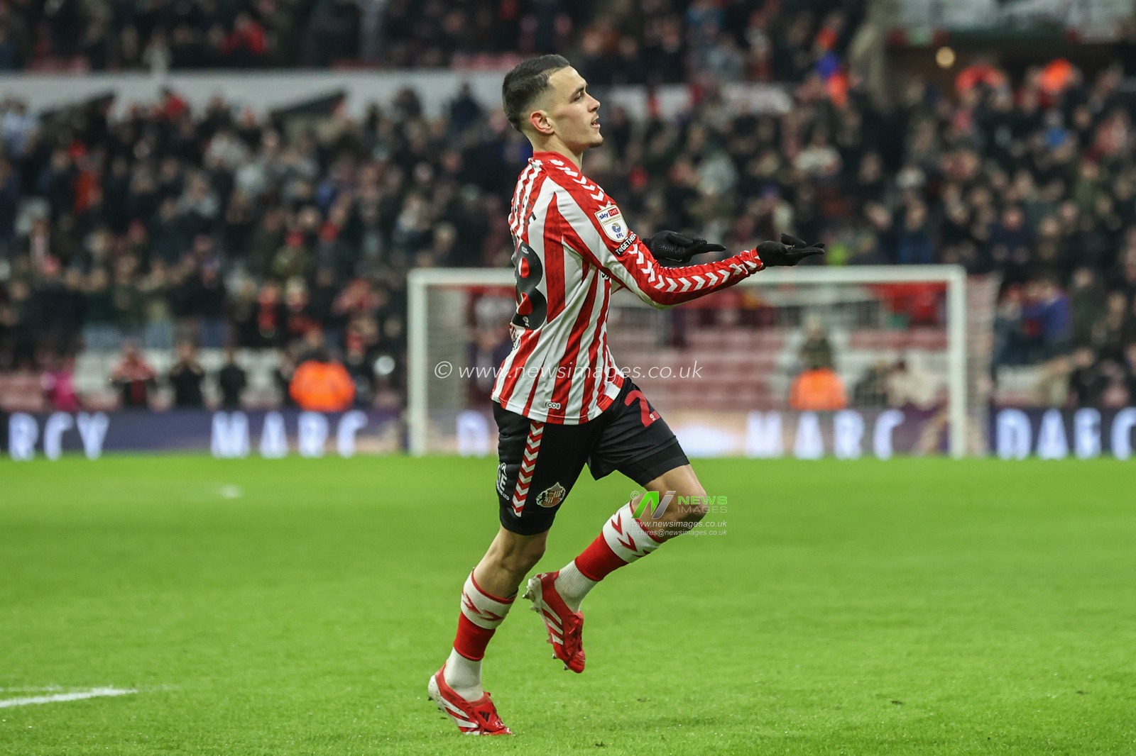 Enzo Le FÃ©e of Sunderland celebrates his goal to make it 1-0 during the Sky Bet Championship match Sunderland vs Luton Town at Stadium Of Light, Sunderland, United Kingdom, 12th February 2025

(Photo by Alfie Cosgrove/News Images)