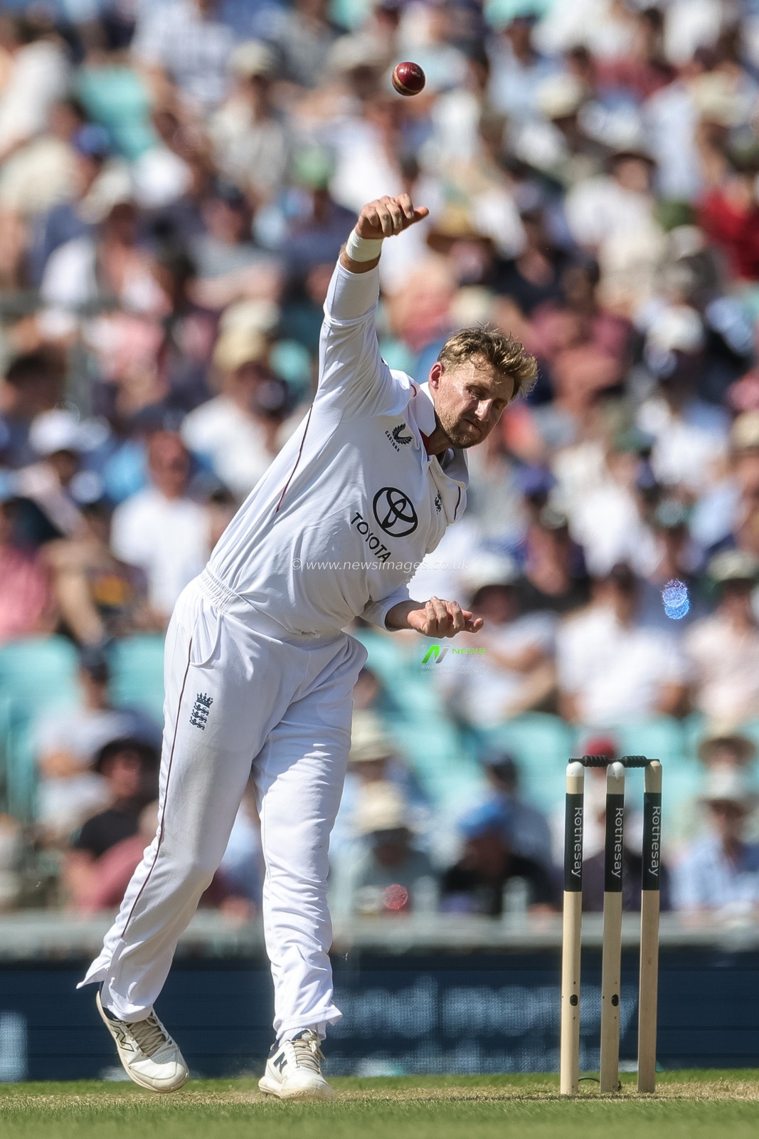 England captain Joe Root delivers the ball during the 2nd Rothesay Test Match Day 3 match England vs New Zealand at The Kia Oval, London, United Kingdom on 19 June 2026

(Photo by Mark Cosgrove/News Images)