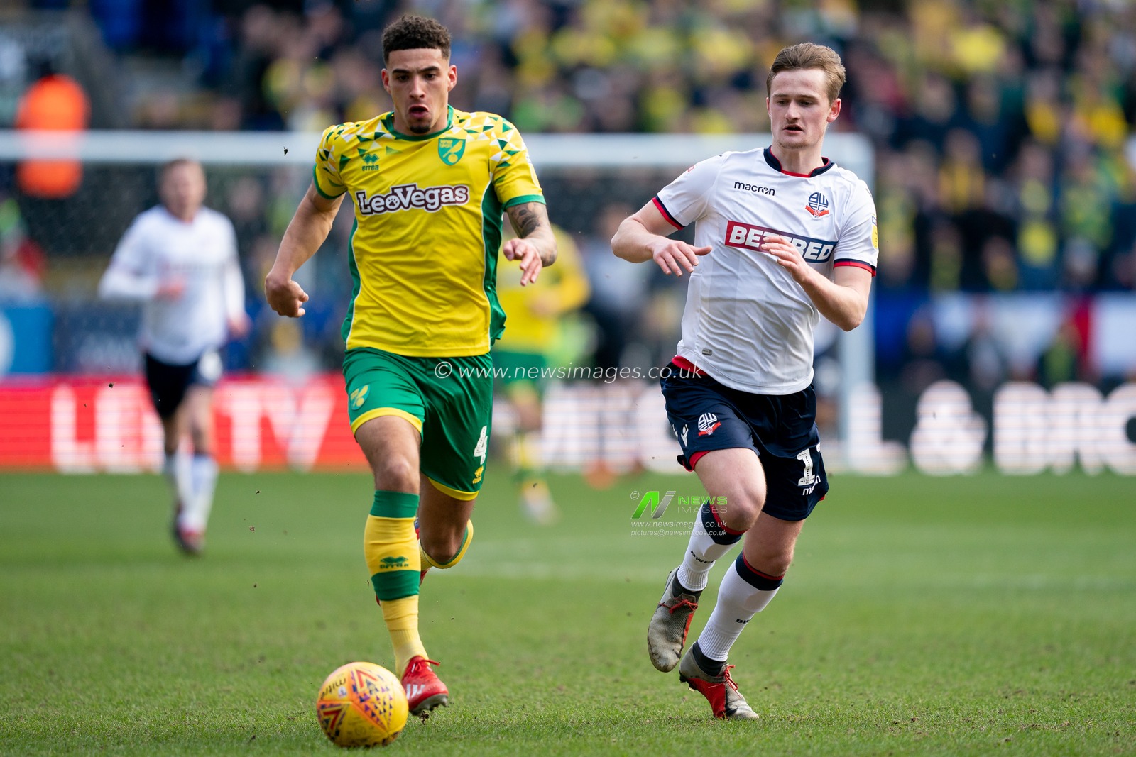 Norwich City Ben Godfrey under pressure from  Bolton Wanderers Craig Noone


16th February 2019, University of Bolton Stadium, Bolton, England; Sky Bet Championship, Bolton Wonderers vs Norwich City ; 


Credit: Terry Donnelly /News Images

English Football League images are subject to DataCo Licence