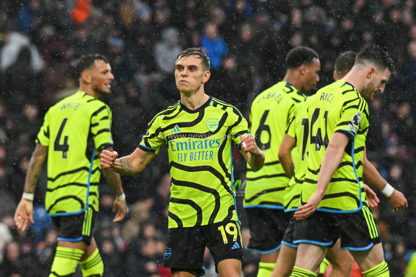 Leandro Trossard of Arsenal celebrates his goal to make it 0-4 during the Premier League match Burnley vs Arsenal at Turf Moor, Burnley, United Kingdom, 17th February 2024

(Photo by Craig Thomas/News Images)