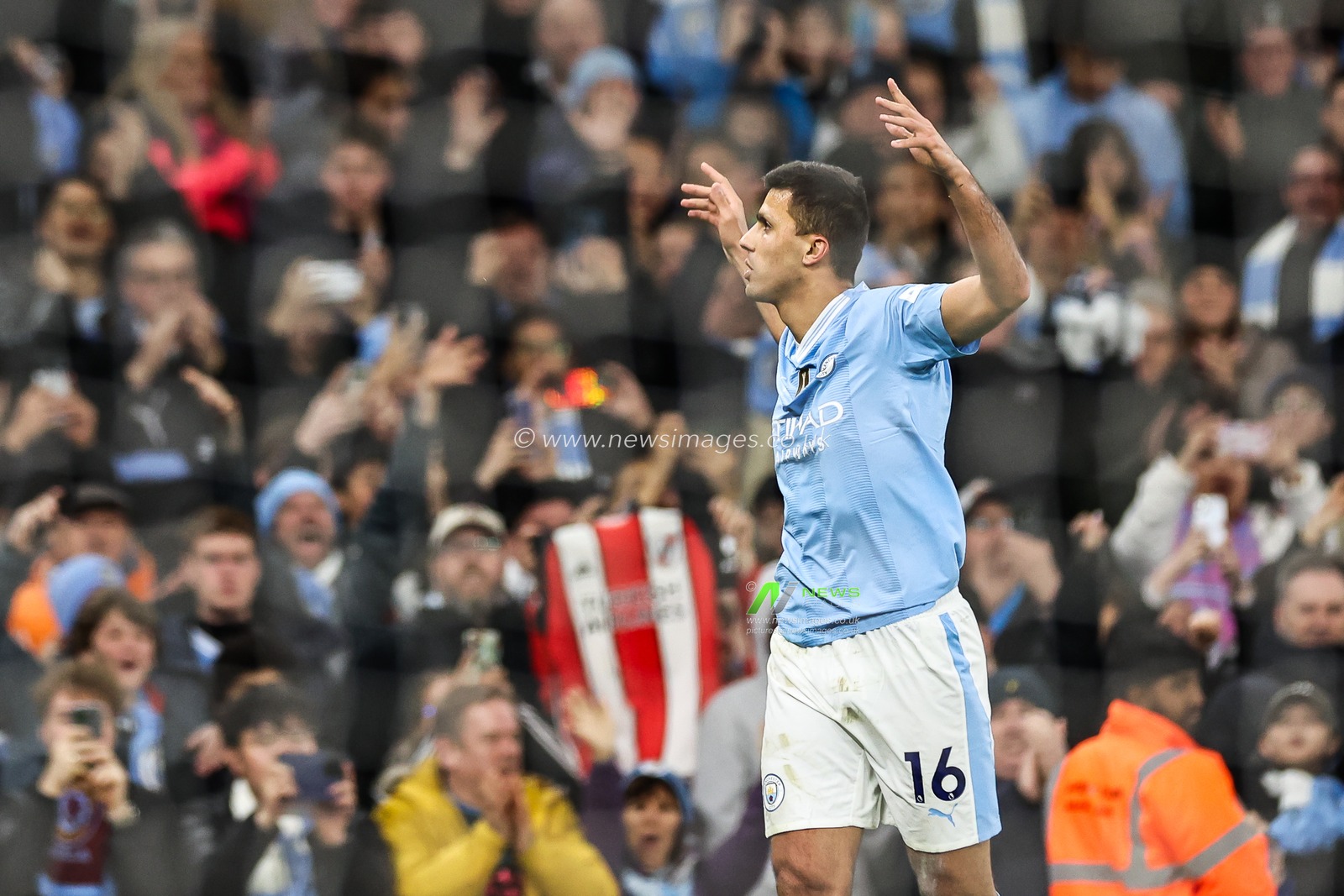 Rodri of Manchester City celebrates his goal to make it 1-0 during the Premier League match Manchester City vs Aston Villa at Etihad Stadium, Manchester, United Kingdom, 3rd April 2024

(Photo by Mark Cosgrove/News Images)
