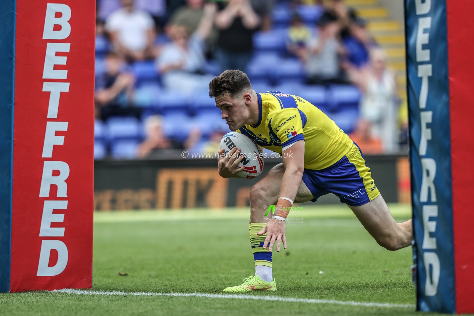 Josh Thewlis of Warrington Wolves goes over for a try during the Betfred Super League round 16 match Warrington Wolves vs Hull FC at Halliwell Jones Stadium, Warrington, United Kingdom, 28th June 2025

(Photo by Alfie Cosgrove/News Images)