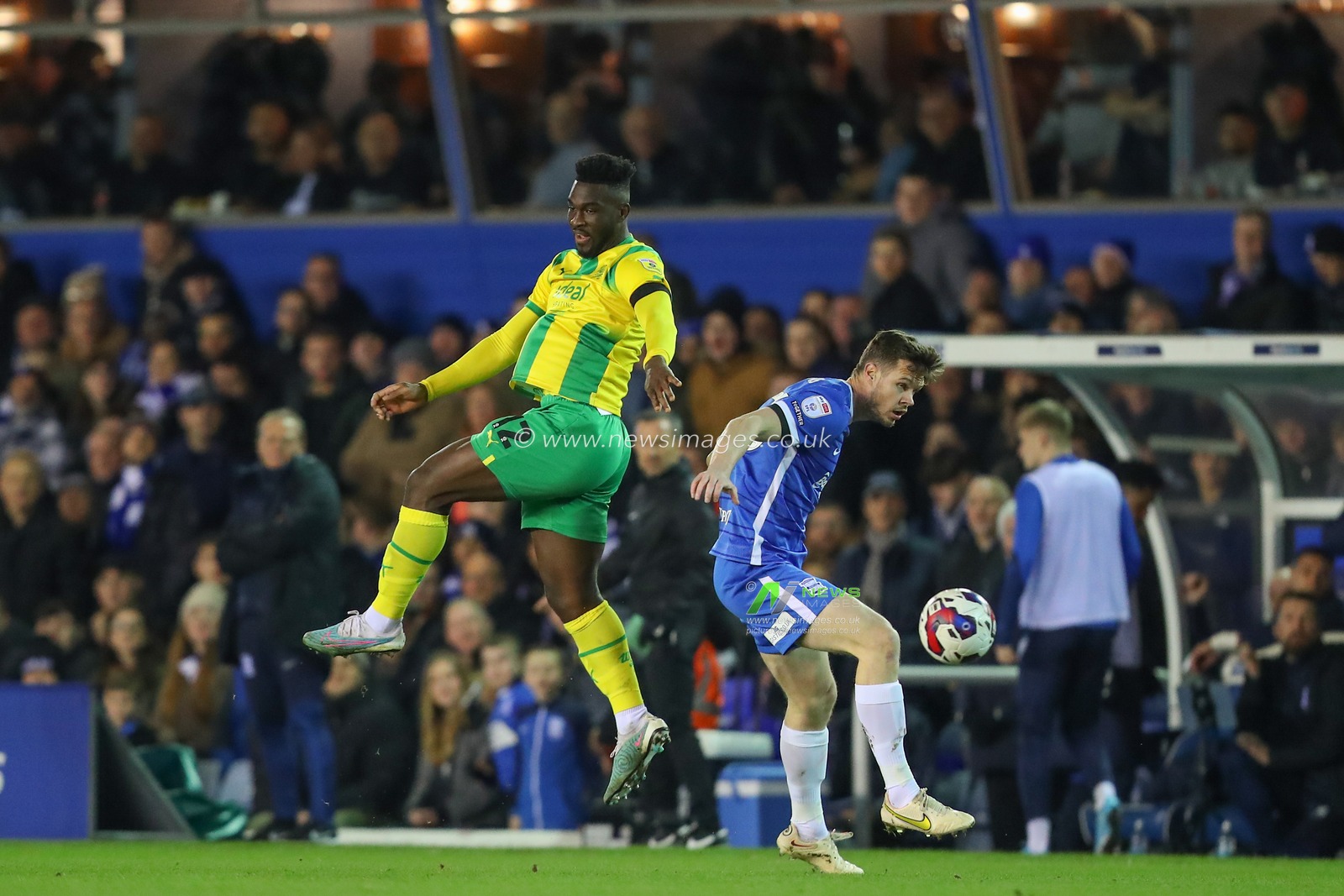 Daryl Dike #12 of West Bromwich Albion fails to head the ball during the Sky Bet Championship match Birmingham City vs West Bromwich Albion at St Andrews, Birmingham, United Kingdom, 10th February 2023

(Photo by Gareth Evans/News Images)