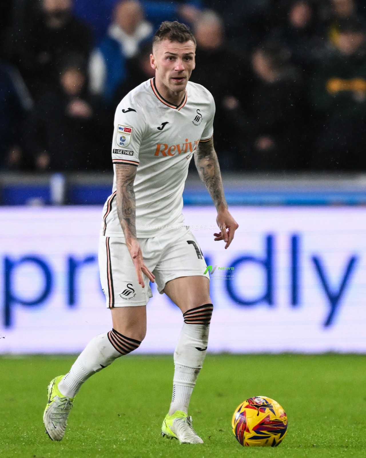 Josh Tymon of Swansea City in action during the Sky Bet Championship match Swansea City vs Leeds United at Swansea.com Stadium, Swansea, United Kingdom, 24th November 2024

(Photo by Craig Thomas/News Images)