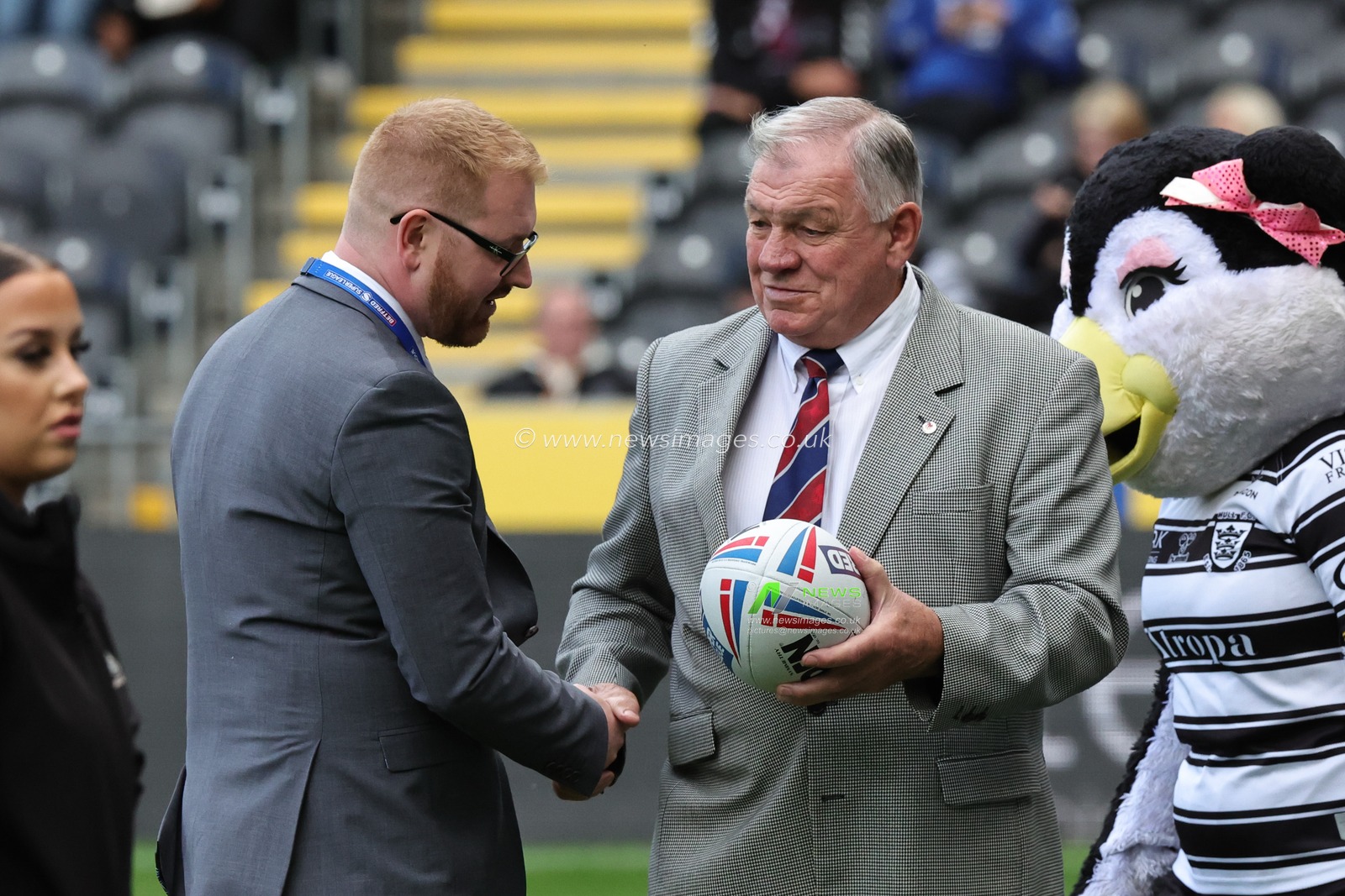 Trevor Skerrett Hull FC former player and hall of fame legend walks around the MKM Stadium as part of the AA Jones Legend Parade during the Betfred Super League Round 21 match Hull FC vs Wakefield Trinity at MKM Stadium, Hull, United Kingdom, 6th August 2023

(Photo by Mark Cosgrove/News Images)
