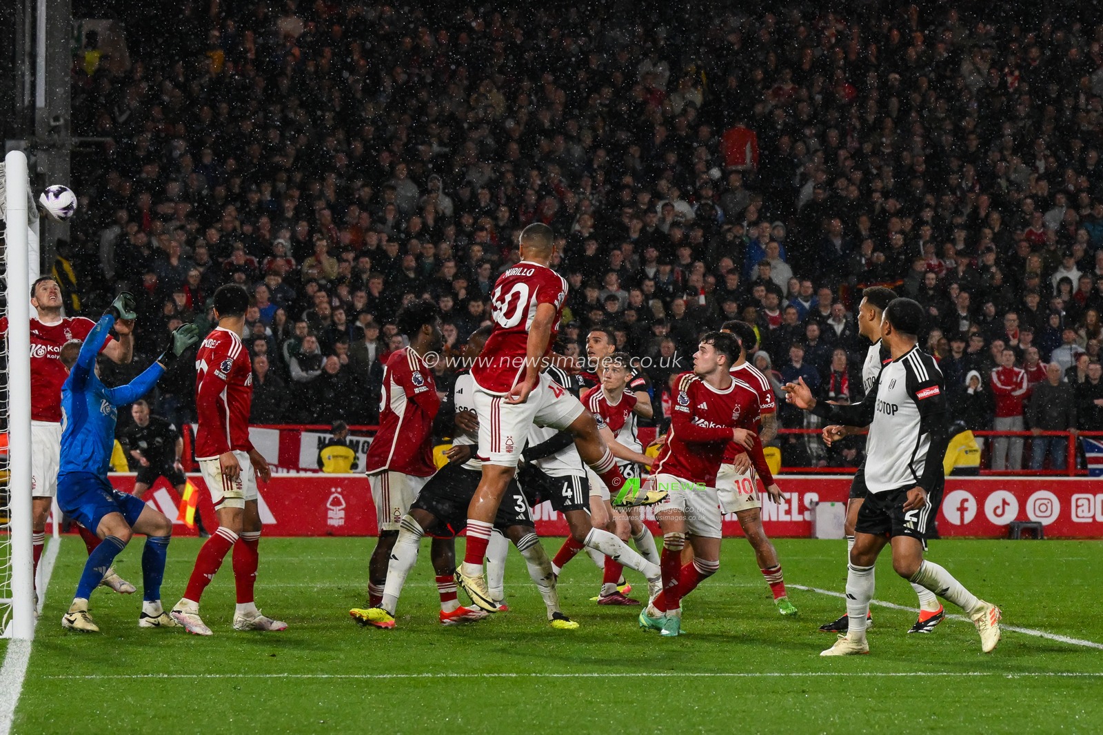 Kenny Tete of Fulham heads the ball against the cross bar during the Premier League match Nottingham Forest vs Fulham at City Ground, Nottingham, United Kingdom, 2nd April 2024

(Photo by Craig Thomas/News Images)