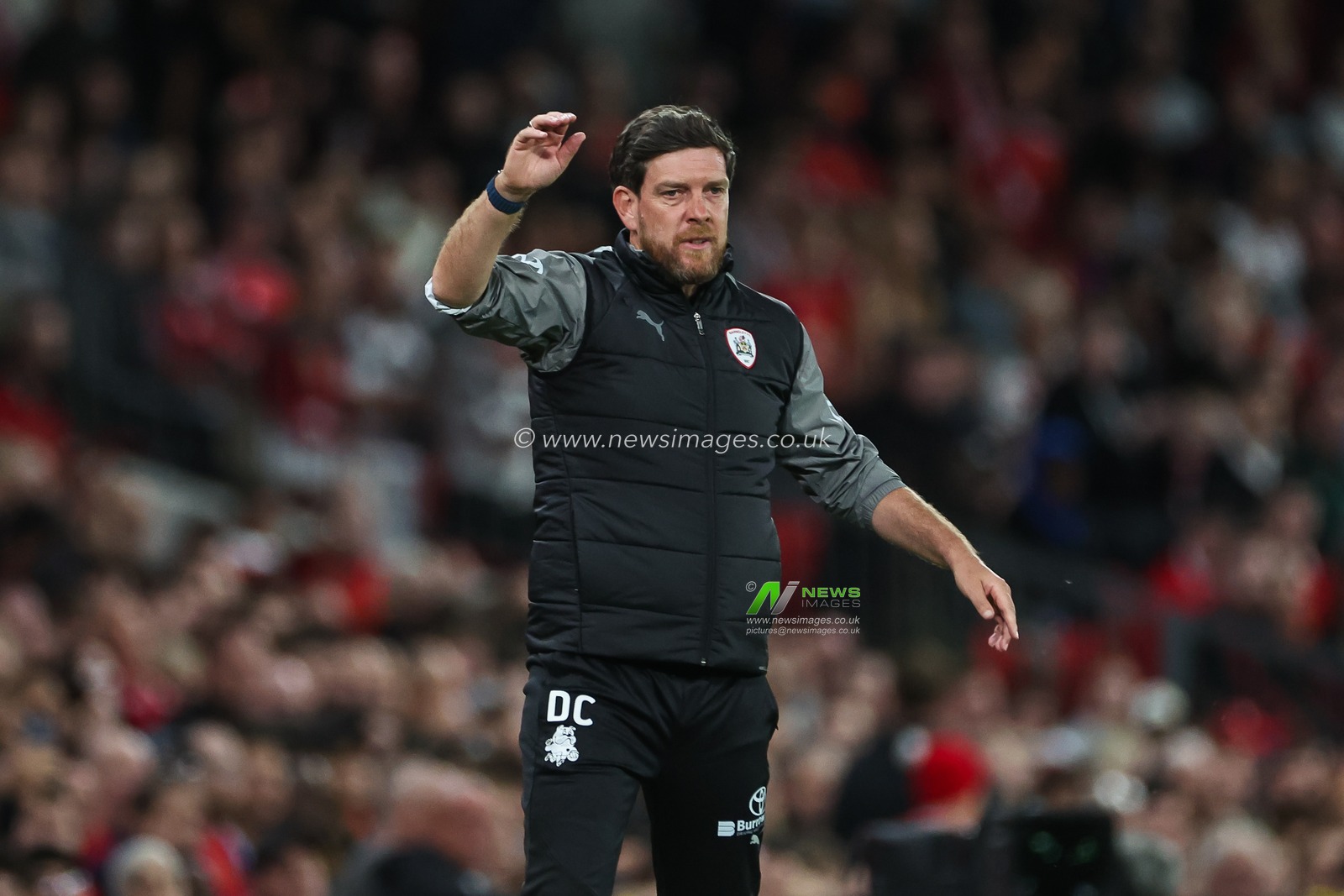 Darrell Clarke Manager of Barnsley during the Carabao Cup 3rd Round match Manchester United vs Barnsley at Old Trafford, Manchester, United Kingdom, 17th September 2024

(Photo by Mark Cosgrove/News Images)