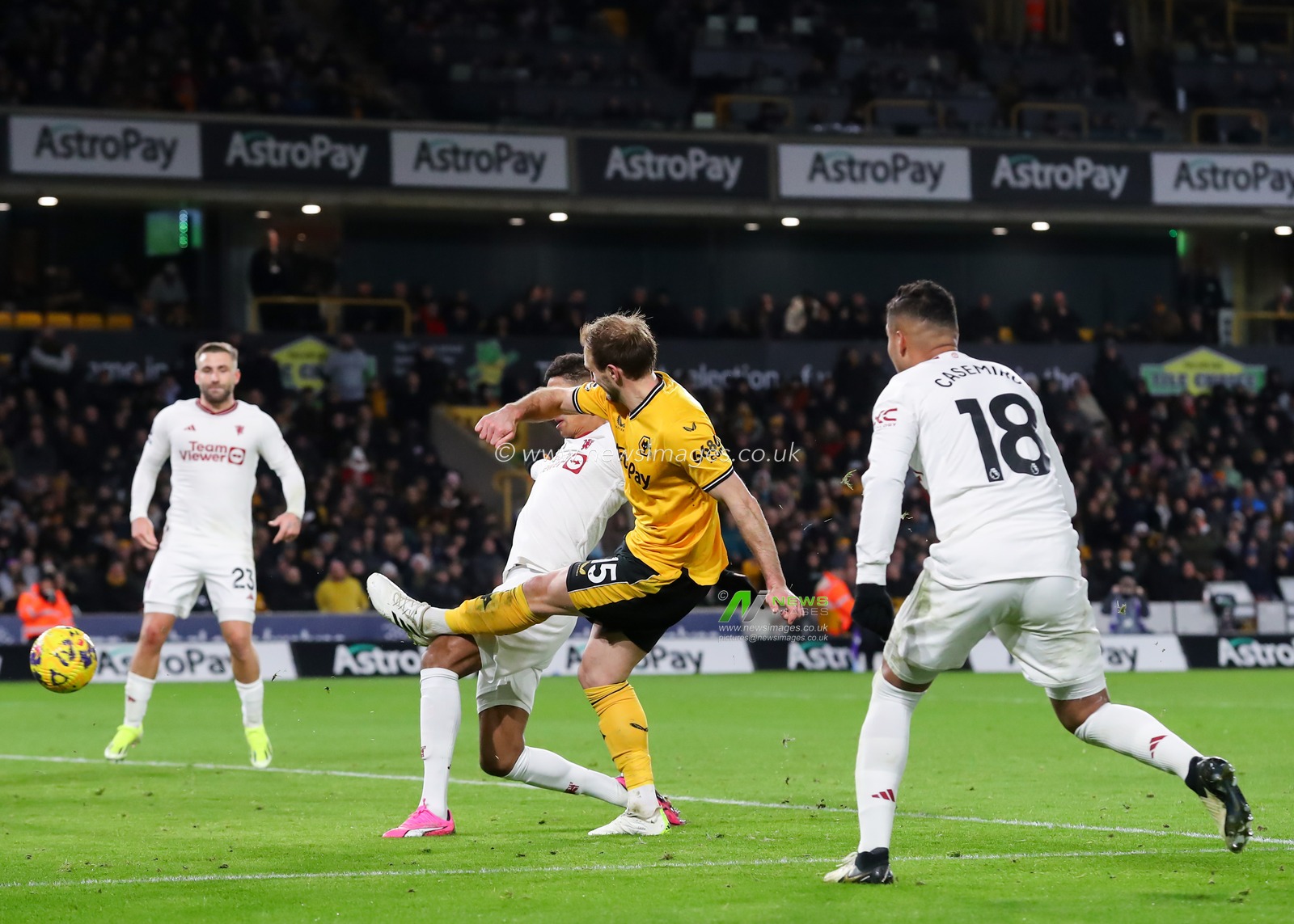 Craig Dawson of Wolverhampton Wanderers has his shot on goal saved, during the Premier League match Wolverhampton Wanderers vs Manchester United at Molineux, Wolverhampton, United Kingdom, 1st February 2024

(Photo by Gareth Evans/News Images)