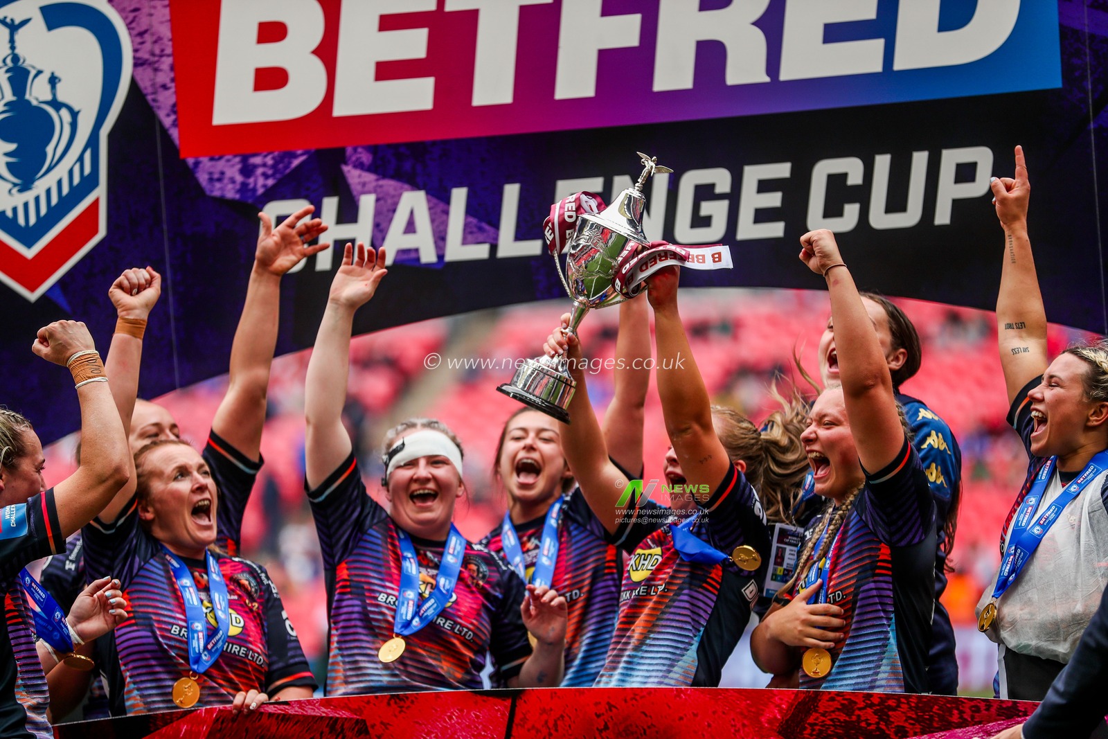 Wigan Warriors lift the Challenge Cup after the teams victory following the Betfred Women's Challenge Cup Final St Helens vs Wigan Warriors at Wembley Stadium, London, United Kingdom, 7th June 2025

(Photo by Izzy Poles/News Images)