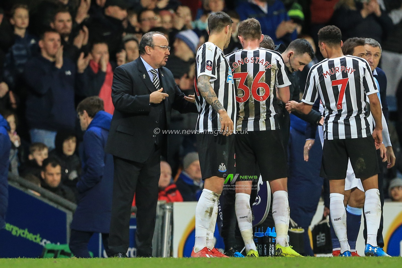 15th January 2019, Ewood Park, Blackburn, England; Emirates FA Cup, 3rd Round replay, Blackburn Rovers vs Newcastle United ; Rafael Benitez manager of Newcastle United gives his team instructions 


Credit: Mark Cosgrove/News Images

English Football League images are subject to DataCo Licence