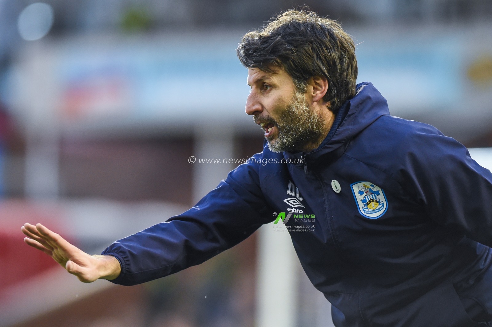 11th January 2020, Oakwell, Barnsley, England; Sky Bet Championship, Barnsley v Huddersfield Town : Danny Cowley Manager of Huddersfield Town gives his team instructions.

Credit: Dean Williams/News Images