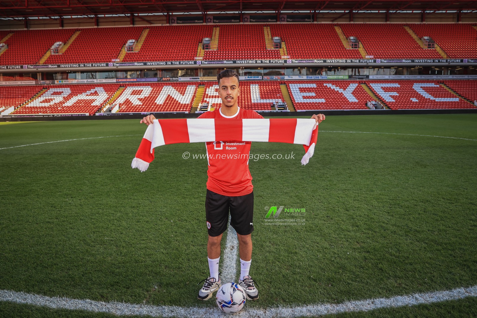 Barnsley sign Amine Bassi on loan until the end of the season from FC Metz