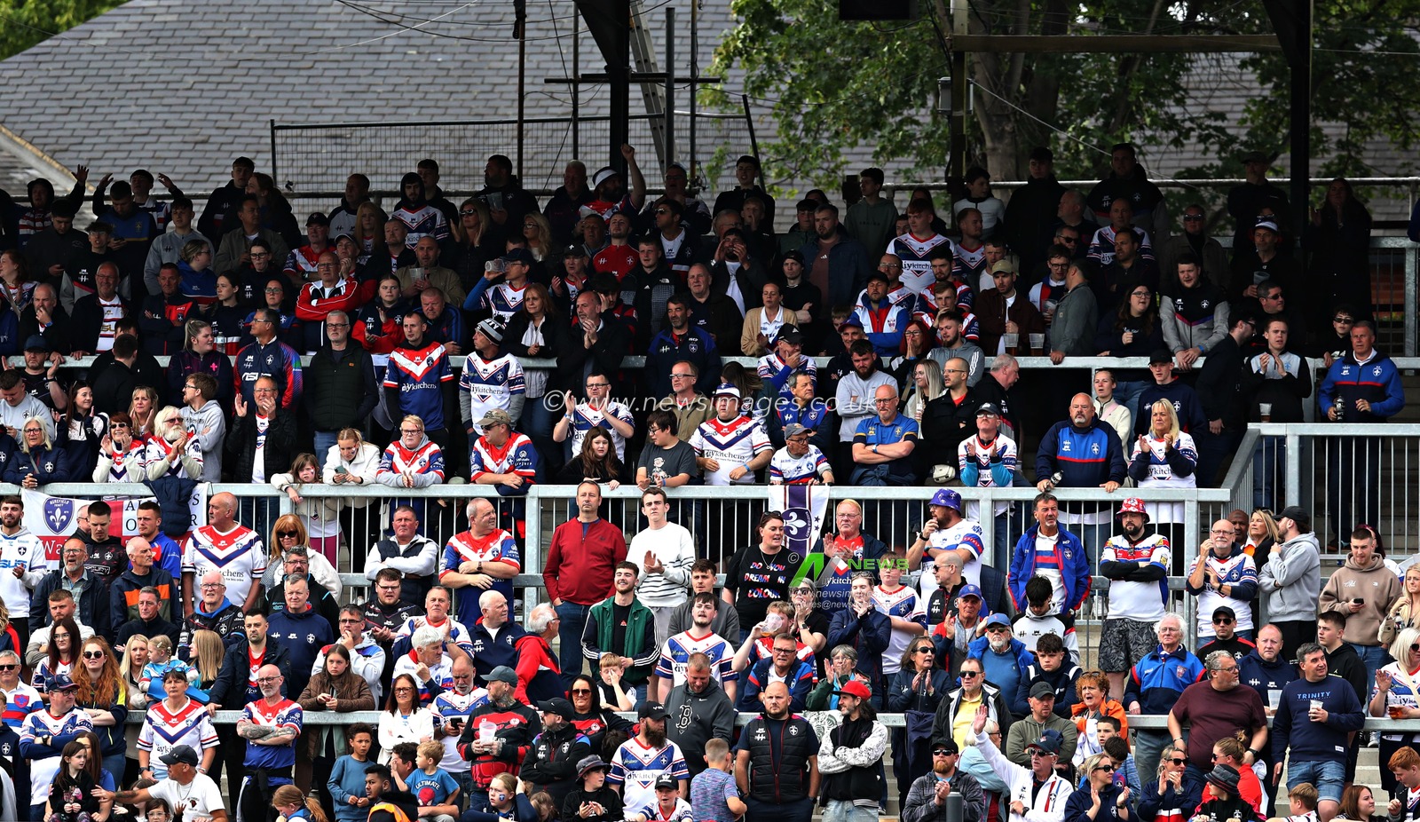 Wakefield fans during the Betfred Super League match Wakefield Trinity vs Salford Red Devils at DIY Kitchens Stadium, Wakefield, United Kingdom, 25th May 2025

(Photo by Sam Eaden/News Images)