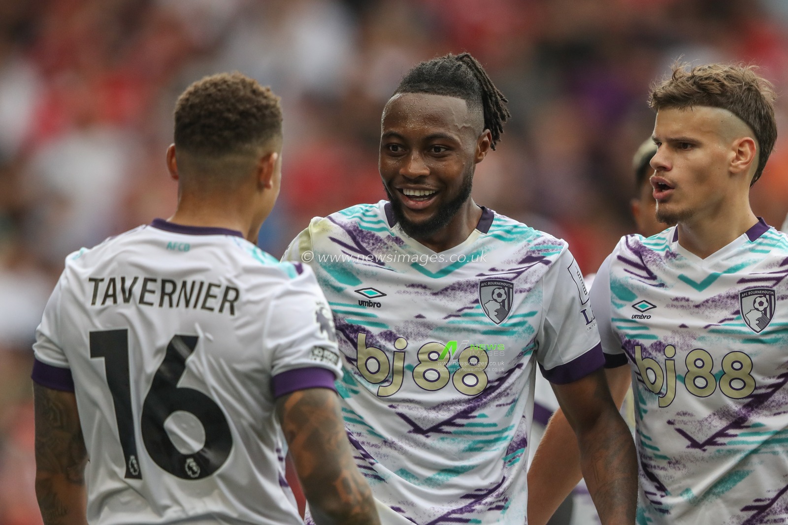 Antoine Semenyo of Bournemouth celebrates his goal to make it 1-1 during the Premier League match Nottingham Forest vs Bournemouth at City Ground, Nottingham, United Kingdom, 17th August 2024

(Photo by Alfie Cosgrove/News Images)