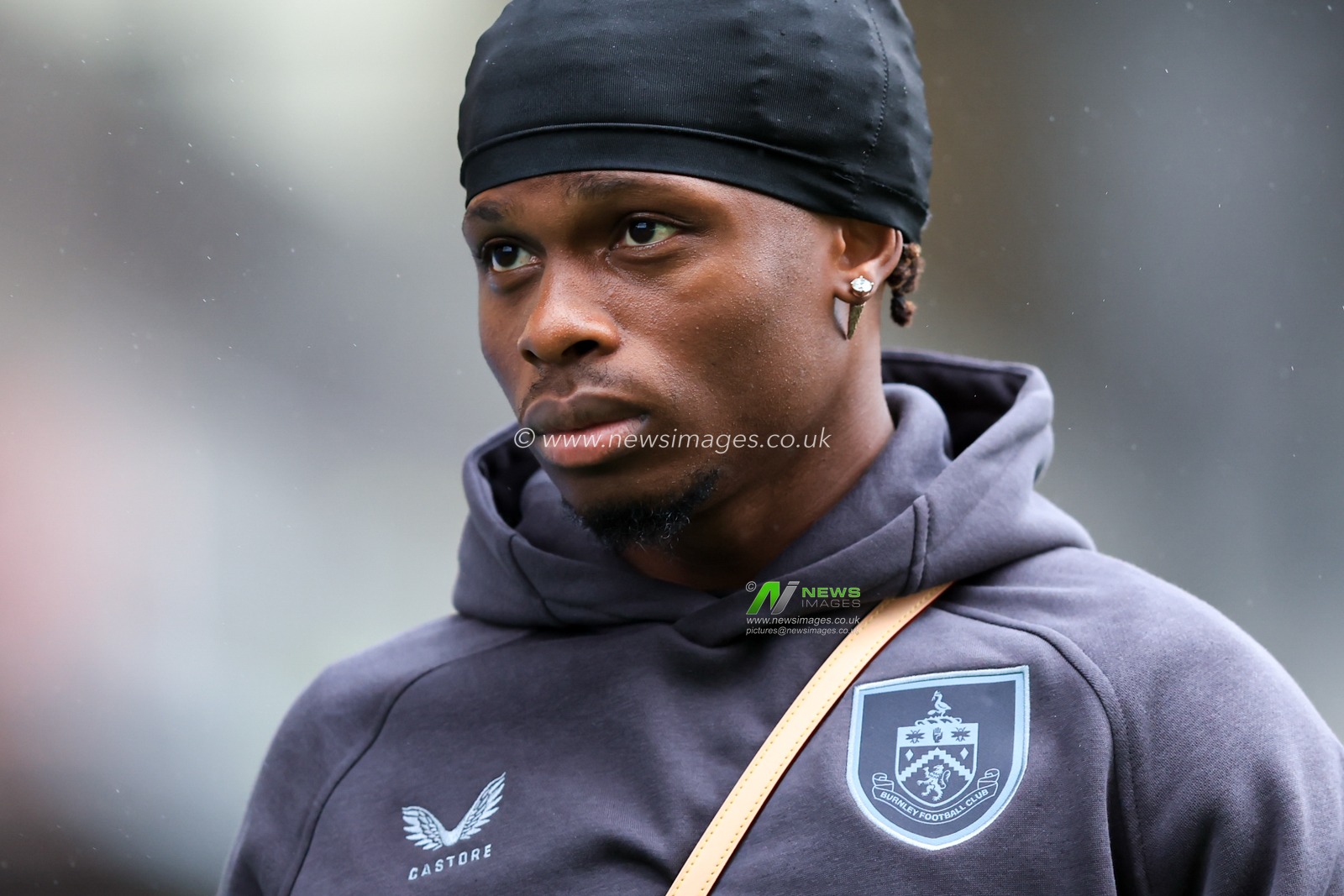 Largie Ramazani of Burnley arrives at the stadium ahead of the Sky Bet Championship match Burnley vs Middlesbrough at Turf Moor, Burnley, United Kingdom on 02 September 2026

(Photo by Jorge Horsted/News Images)
